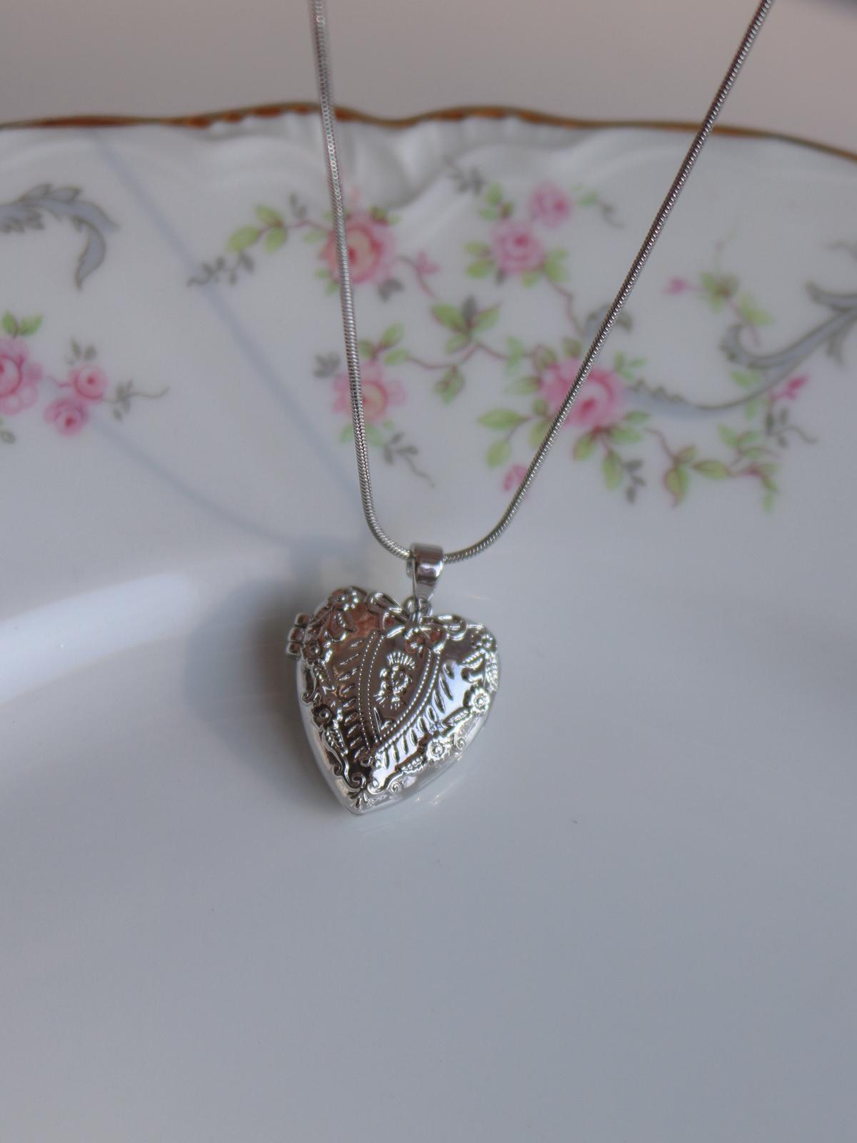 Novelle Bow Heart Kişiye Özel Fotoğraflı Kolye