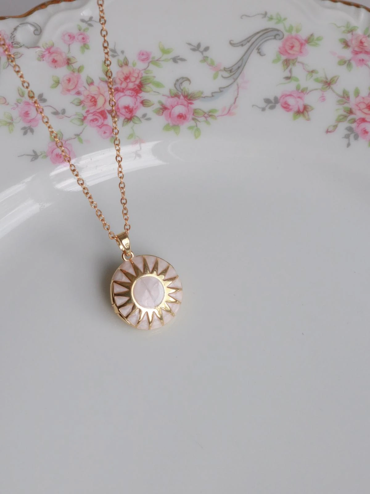 Luminous Sun Kişiye Özel Fotoğraflı Kapaklı Kolye