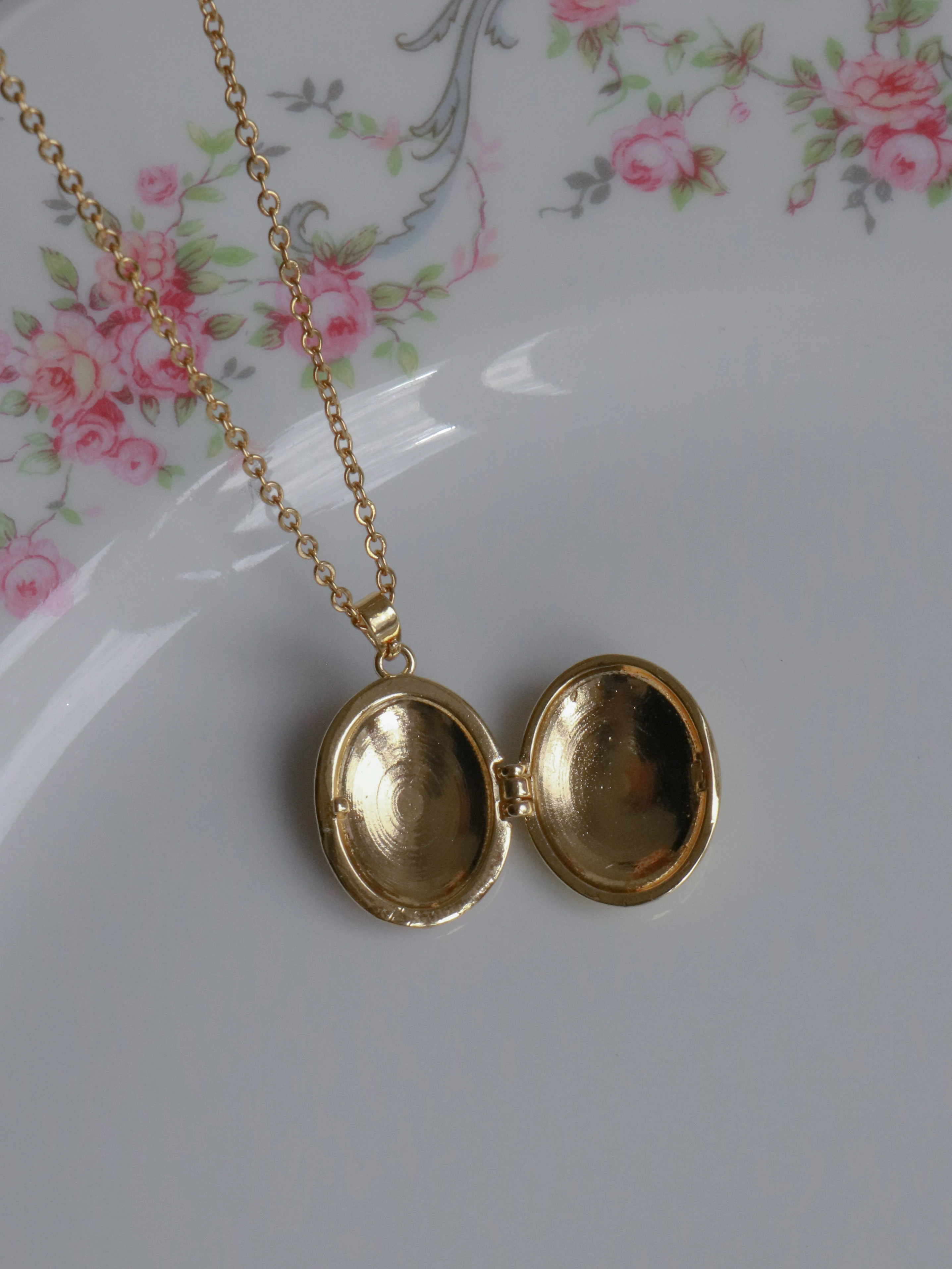 Pinky Daisy Kişiye Özel Fotoğraflı Kapaklı Kolye