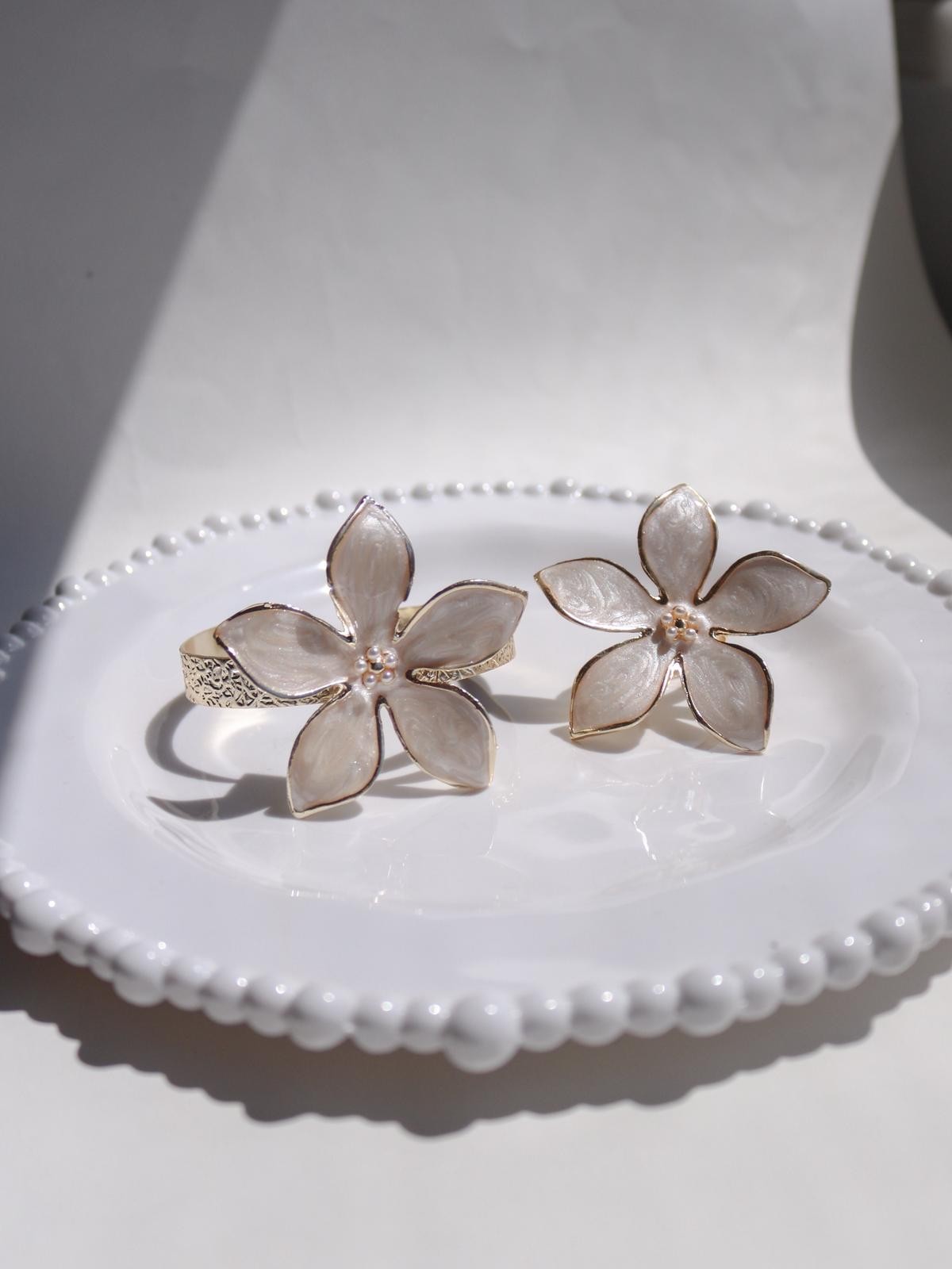White Floral Grace Yüzük ve Bileklik Set