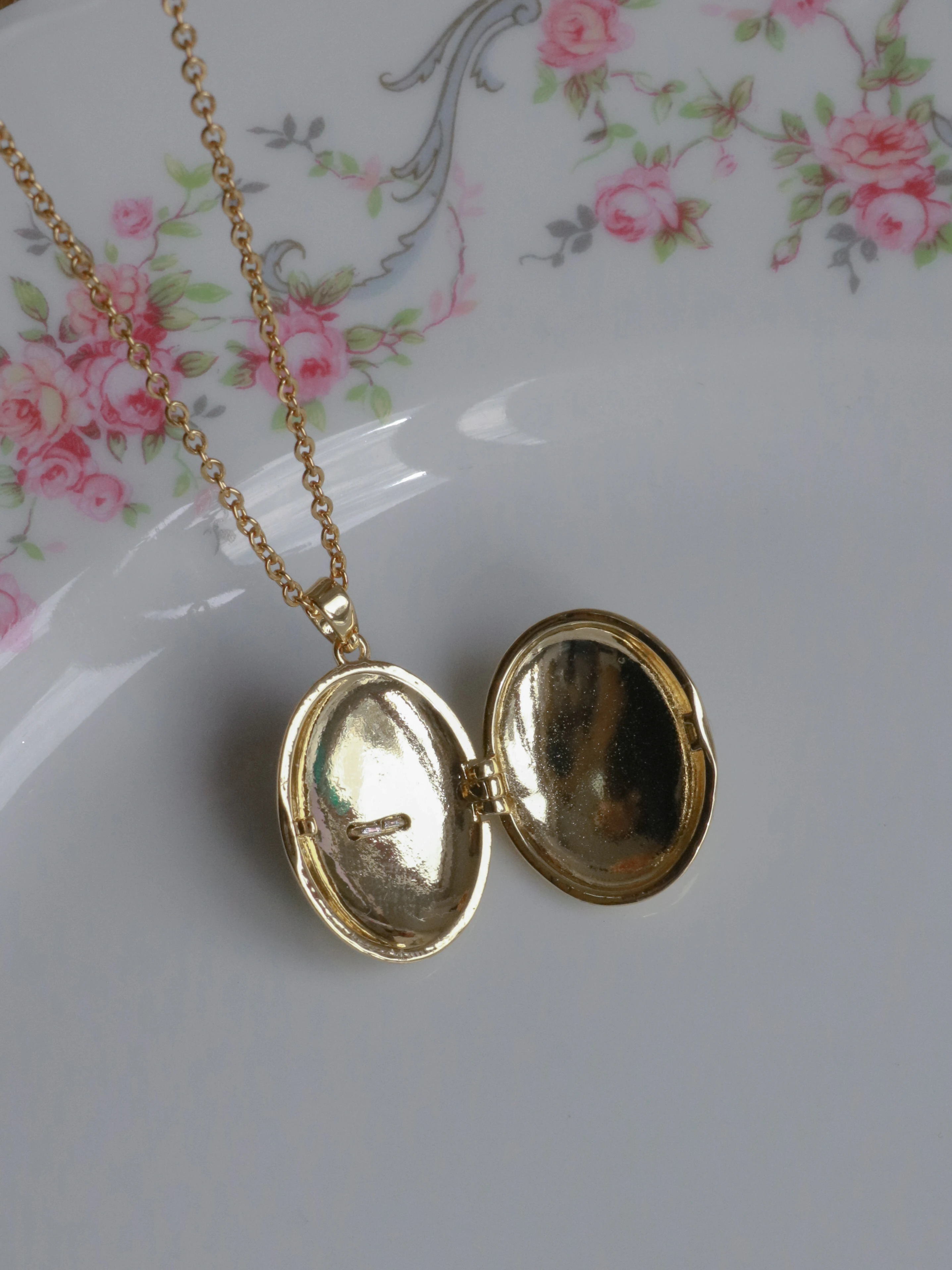 Sky Guardian Kişiye Özel Fotoğraflı Kapaklı Kolye