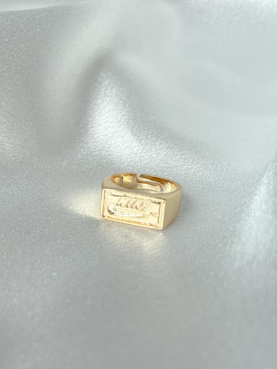Nike Ring