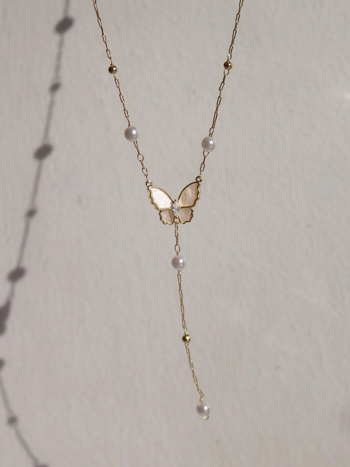 White Pearl Wing Y Kolye