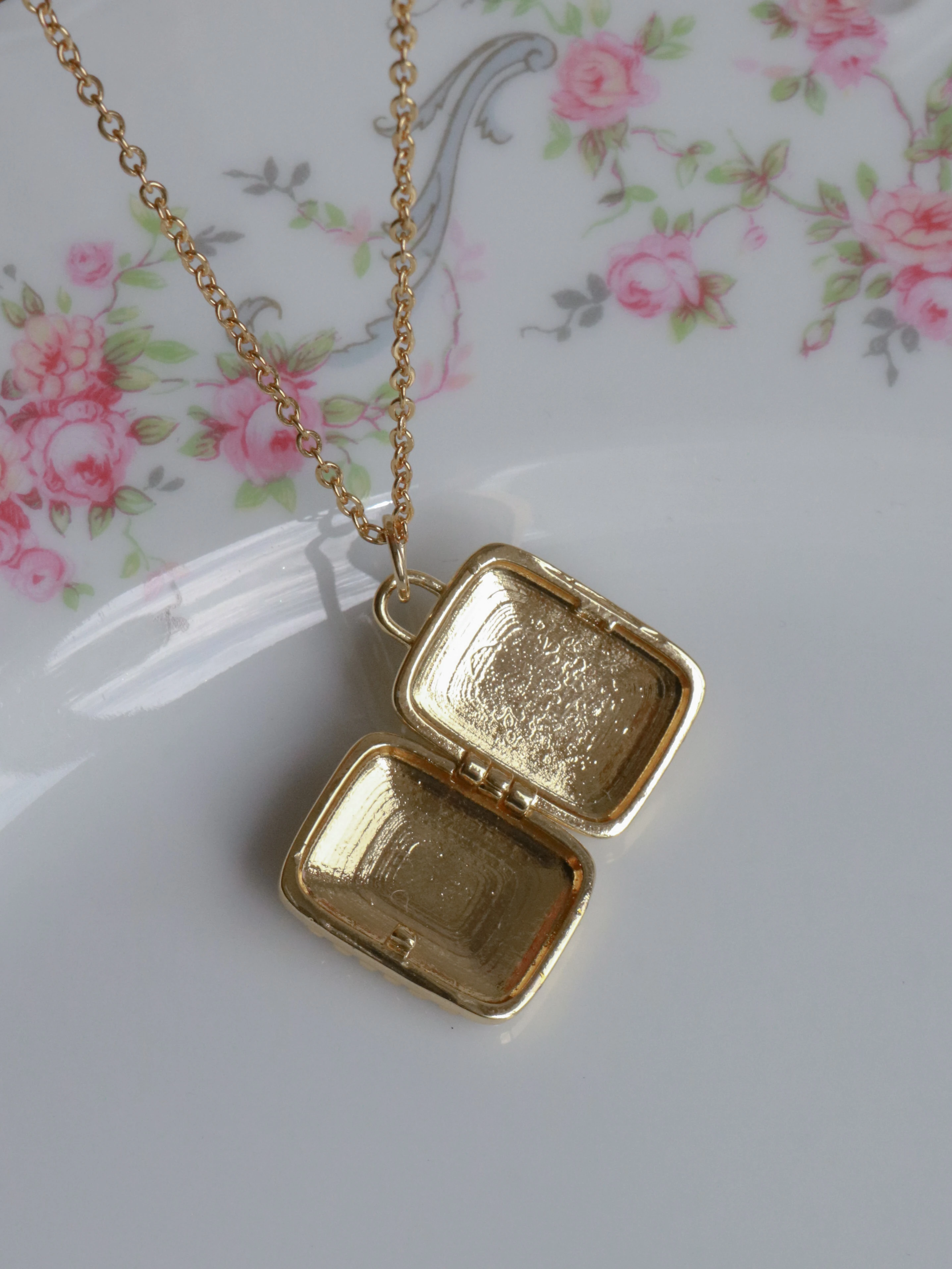 Pink Heart of the Sky Kişiye Özel Fotoğraflı Kapaklı Kolye