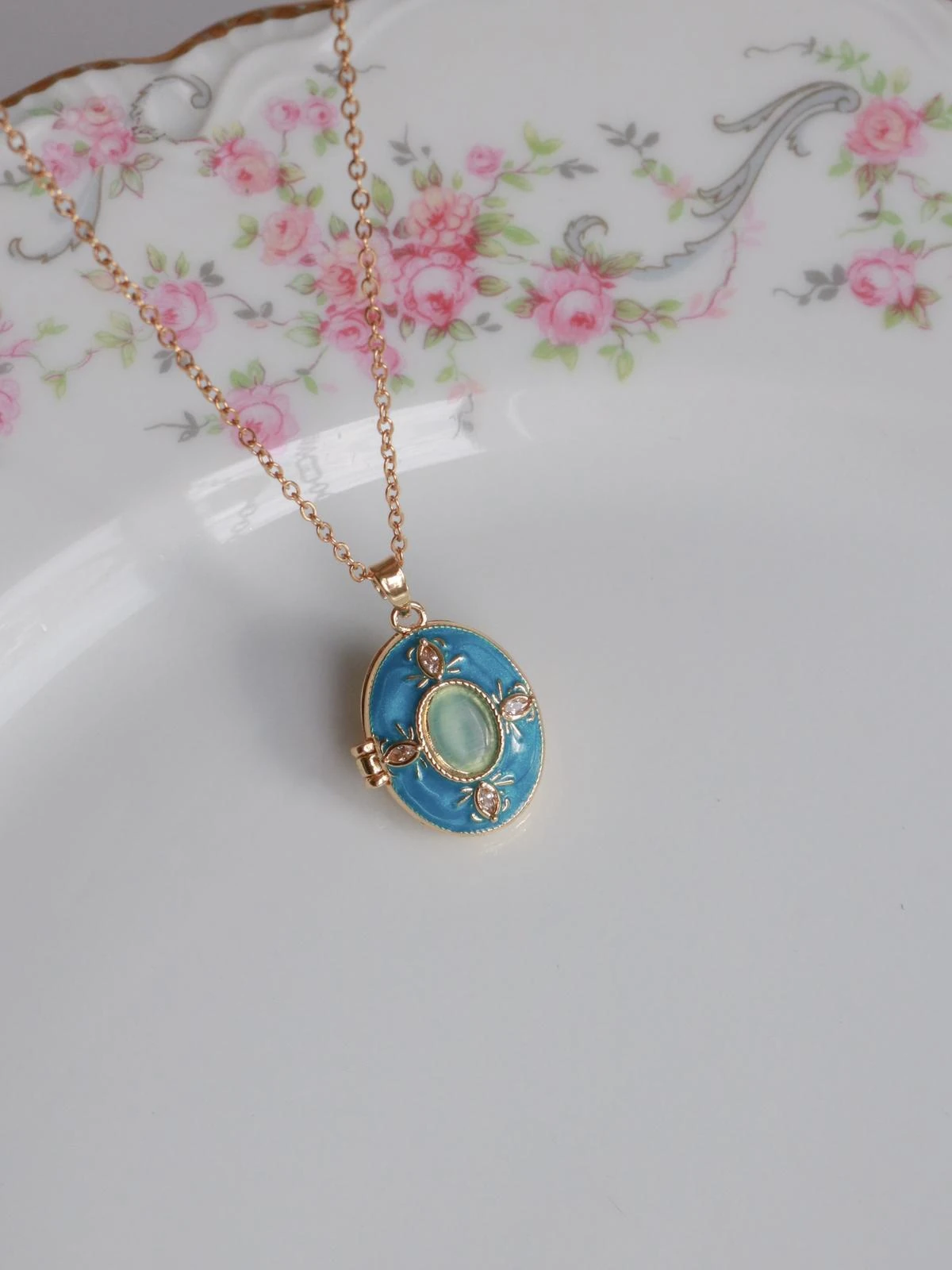 Blue Crimson Glow Kişiye Özel Fotoğraflı Kapaklı Kolye