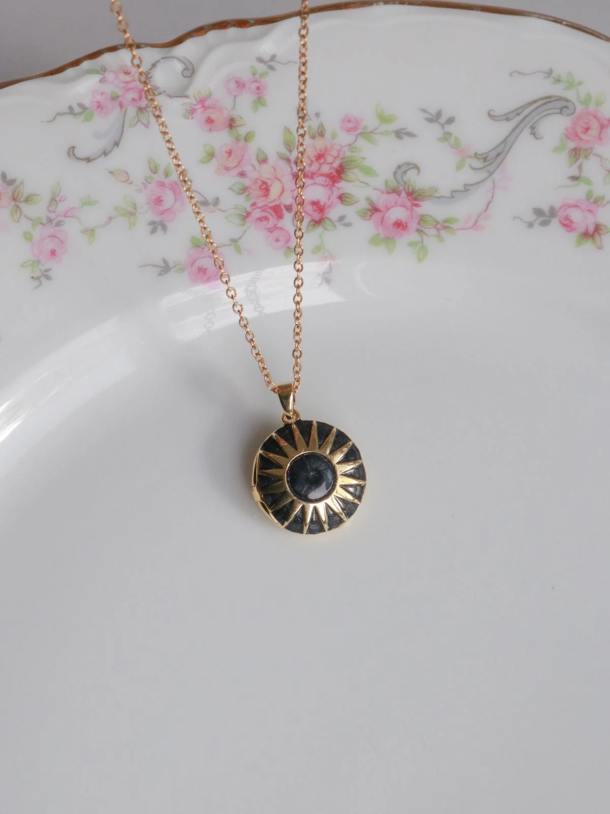 Nightlight Sun Kişiye Özel Fotoğraflı Kapaklı Kolye