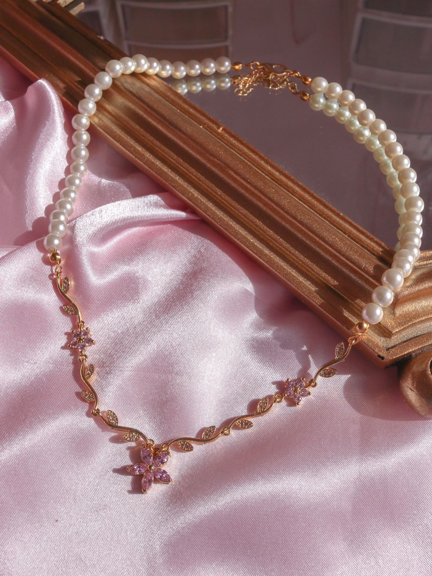 Elizabethan Pearl Necklace -V