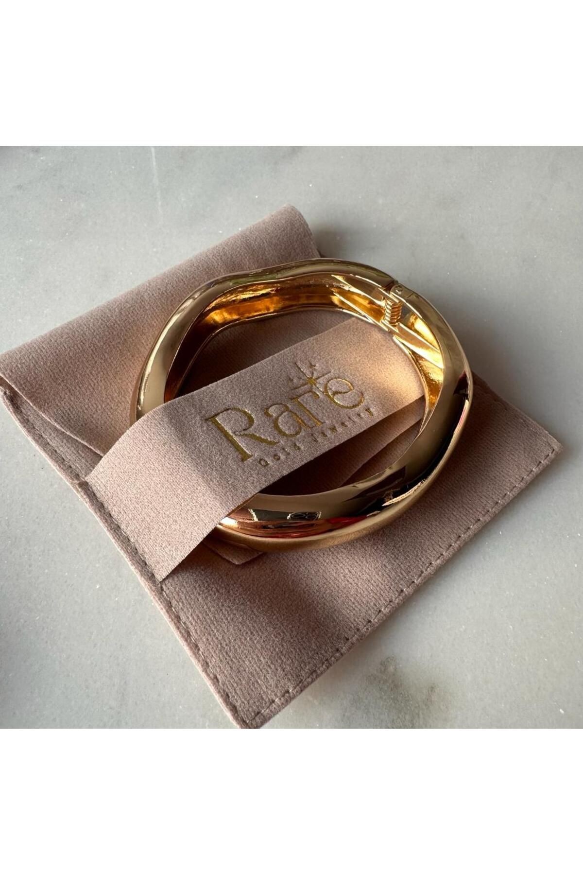 Thick Wave Model Metal Handcuff Bracelet