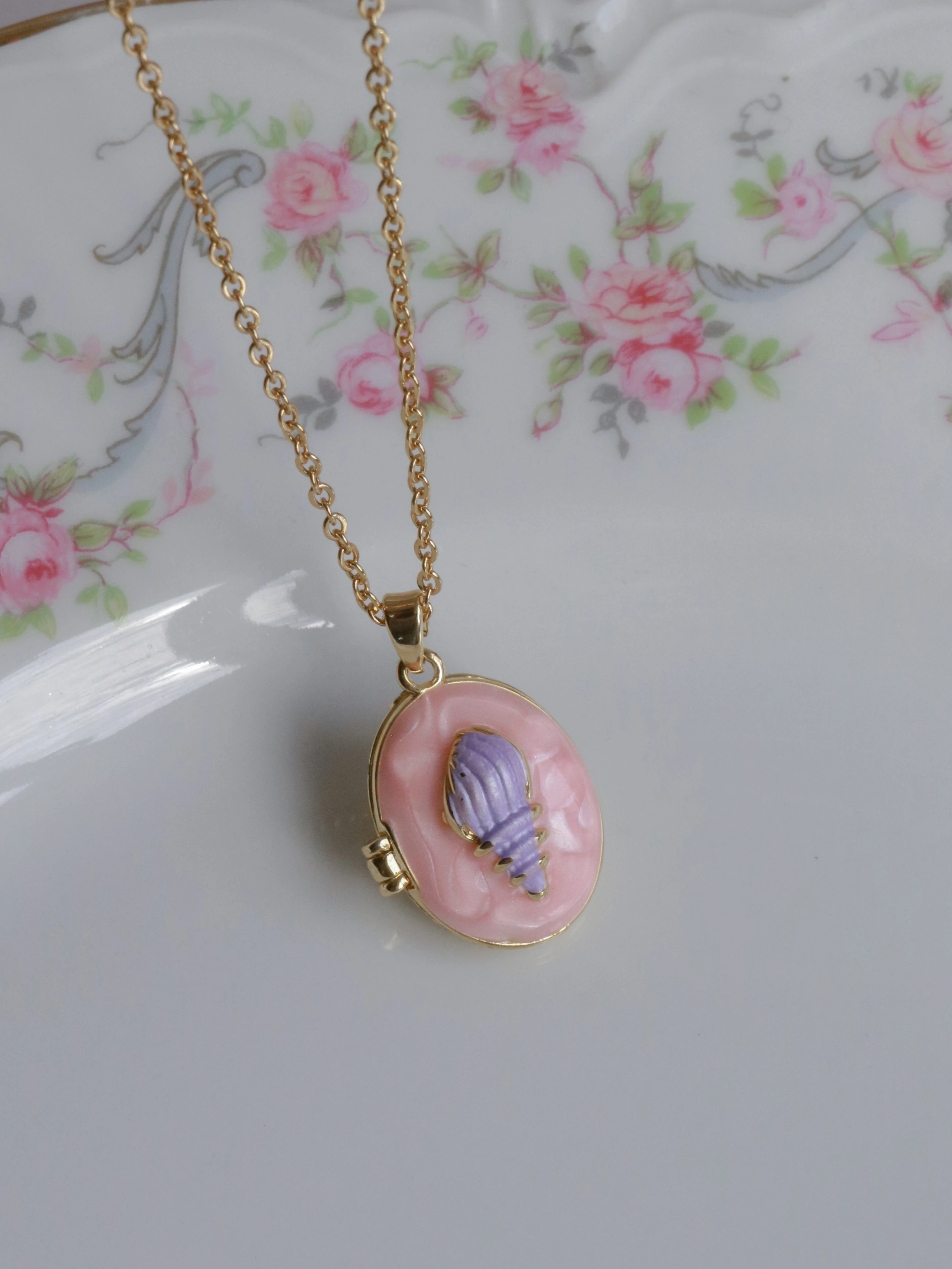 Pink & Purple Seashell Kişiye Özel Fotoğraflı Kapaklı Kolye