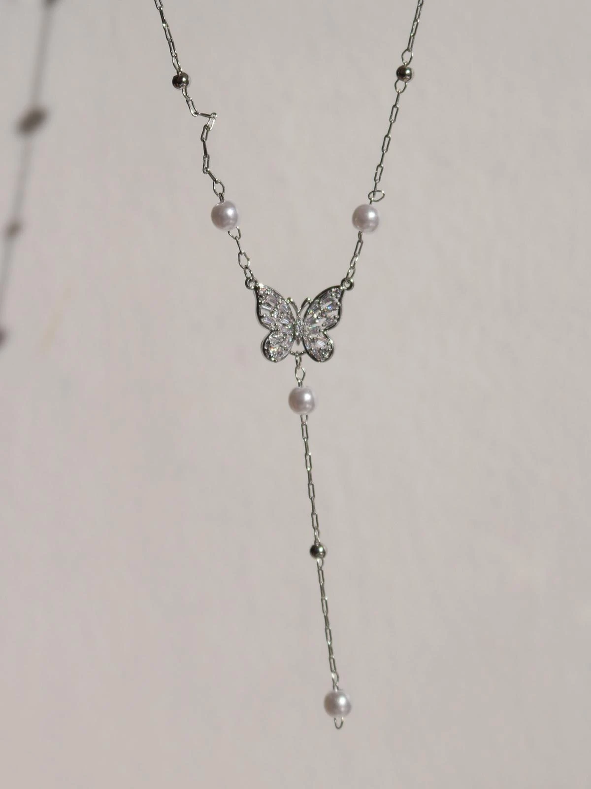 White Crystal Butterfly Y Kolye