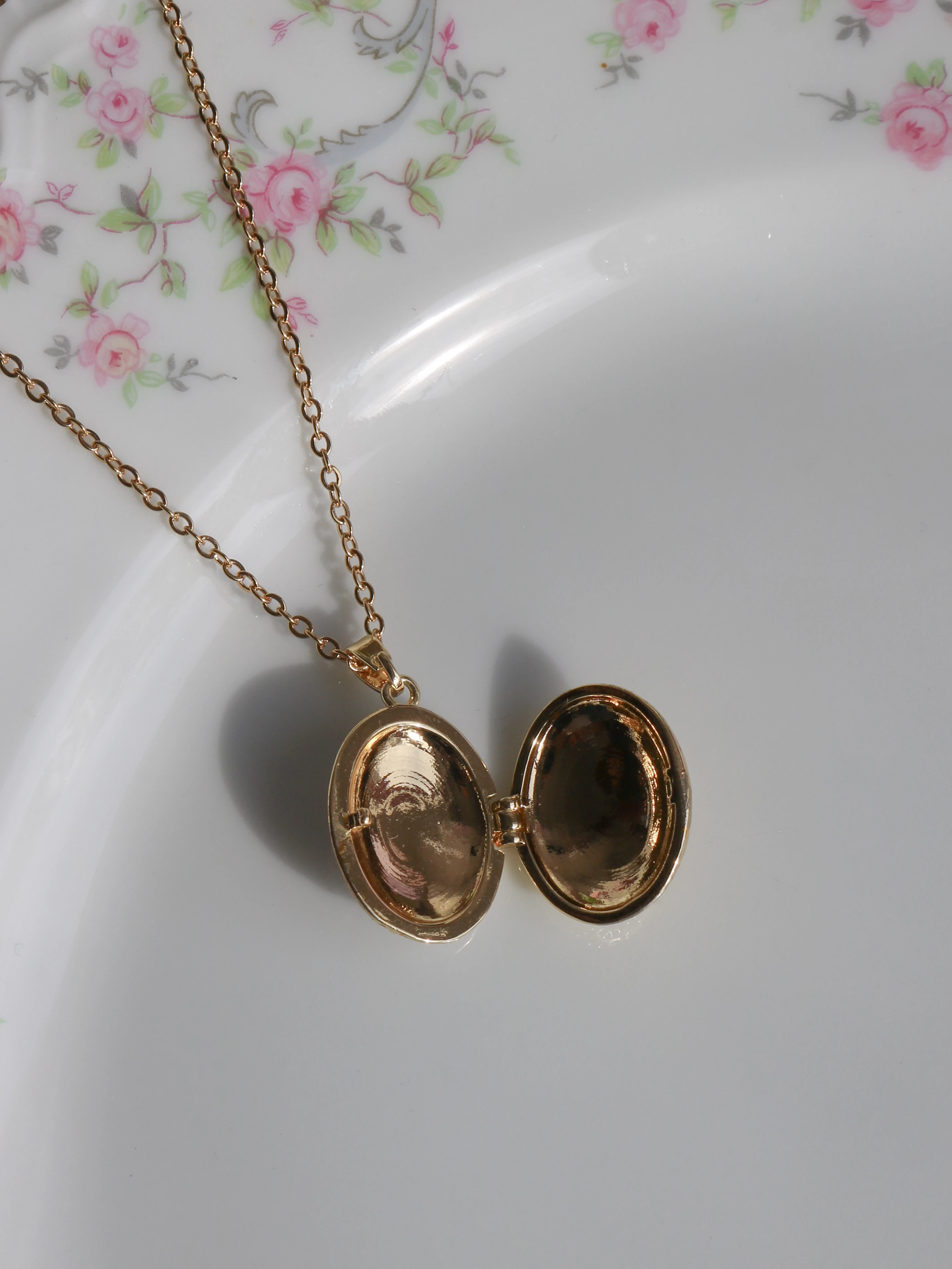 White Daisy Kişiye Özel Fotoğraflı Kapaklı Kolye