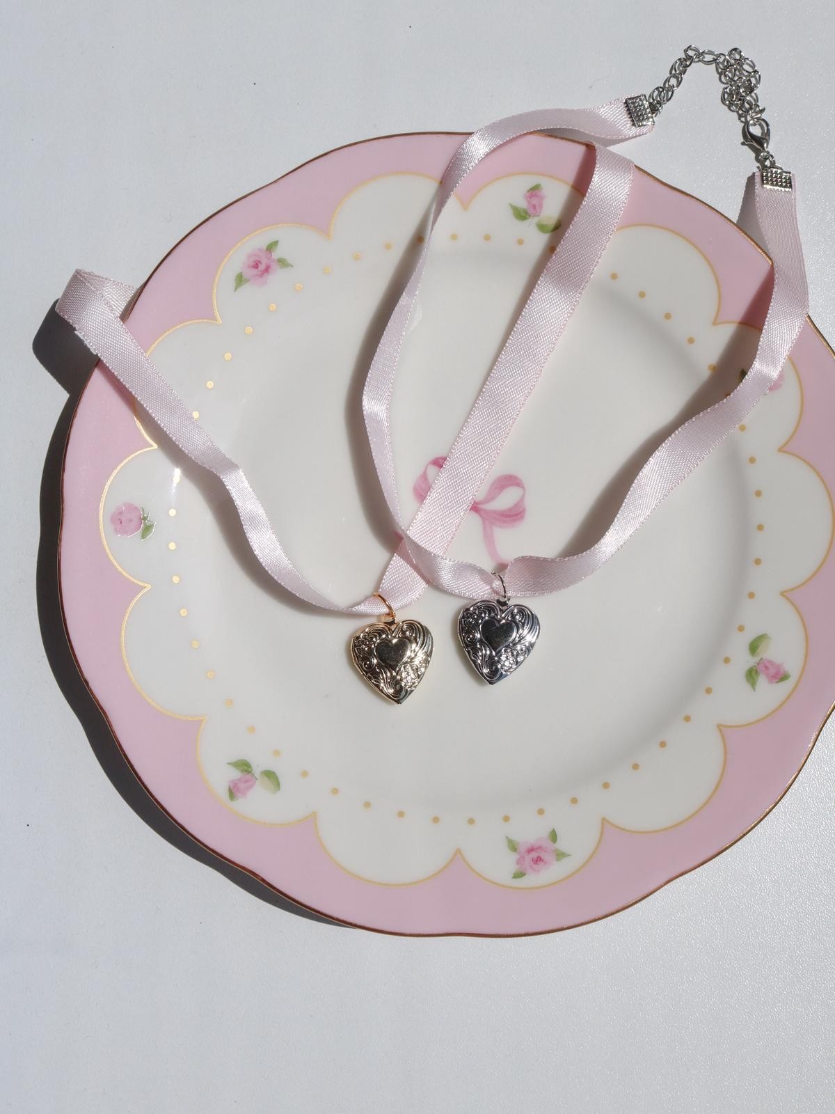 Anneliese Serafina Heart Choker