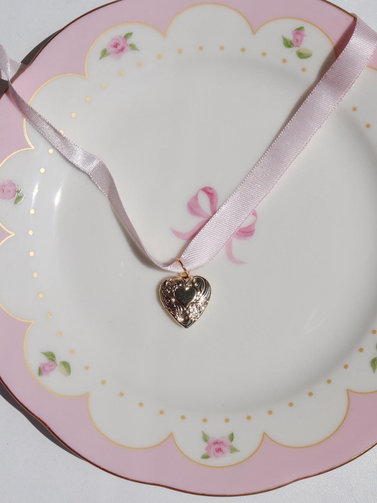 Anneliese Serafina Heart Choker