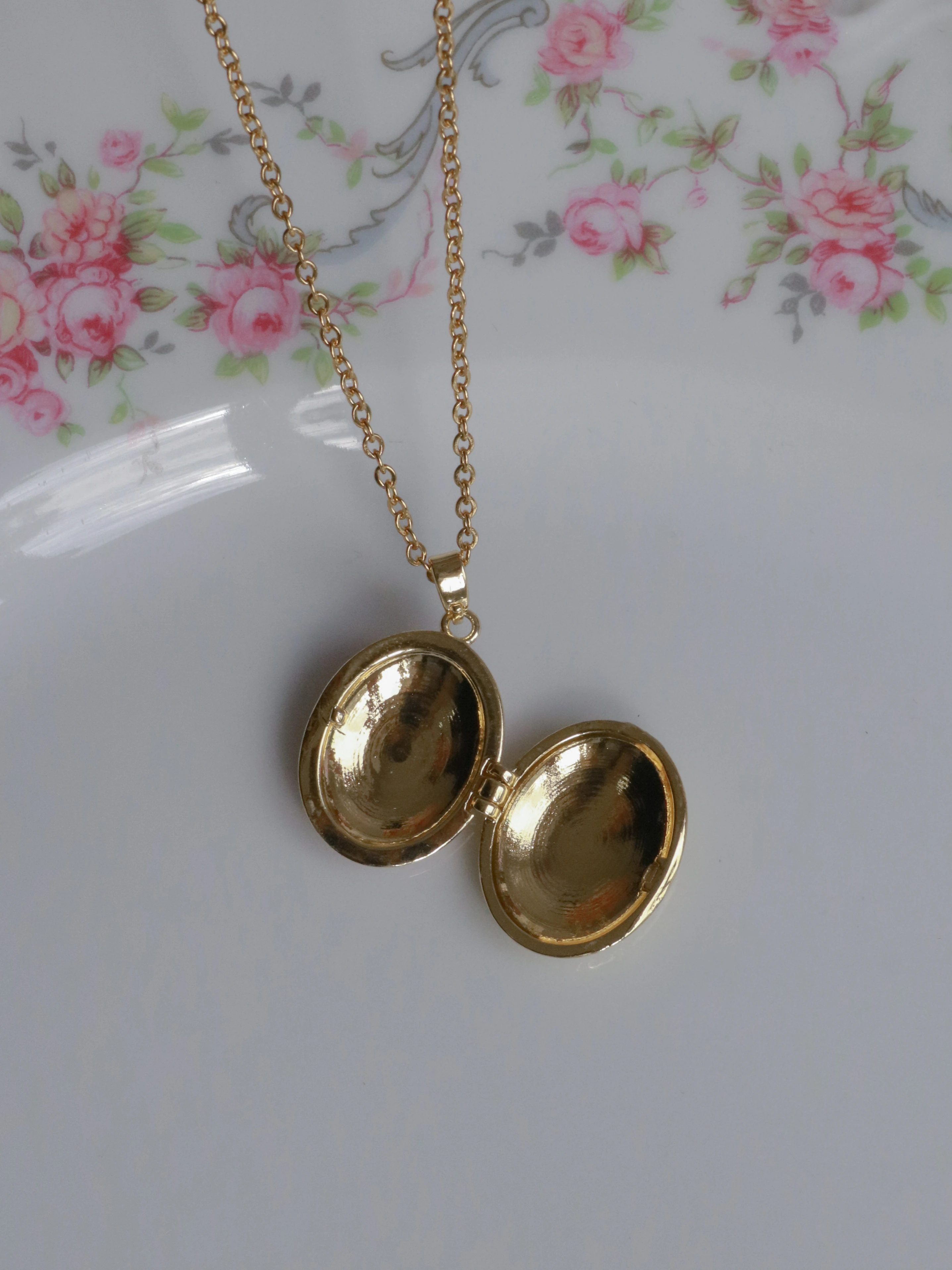 Pink Butterfly Kişiye Özel Fotoğraflı Kapaklı Kolye