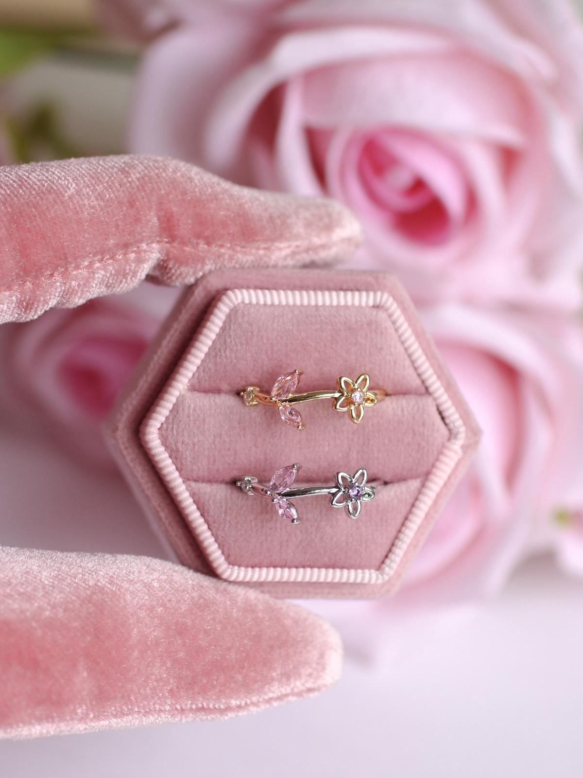 Blush Flower Yüzük