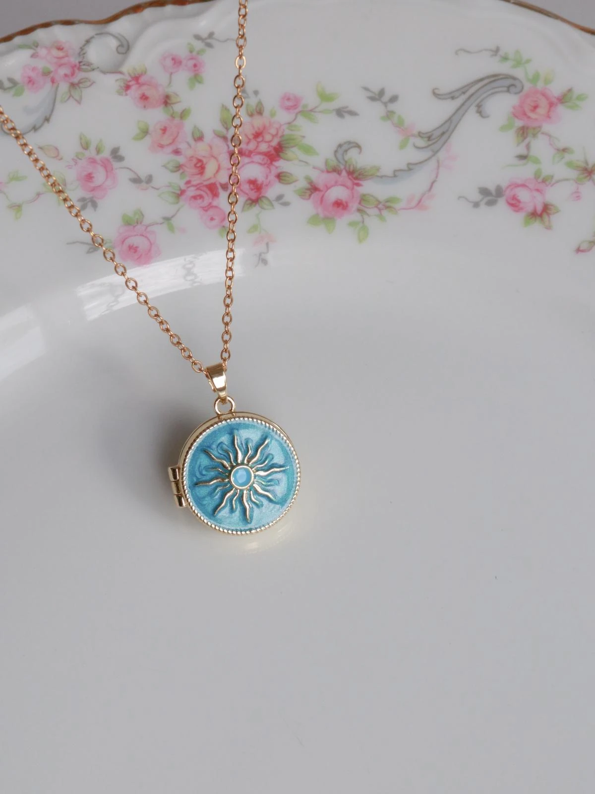 Dark Blue Sun Kişiye Özel Fotoğraflı Kapaklı Kolye