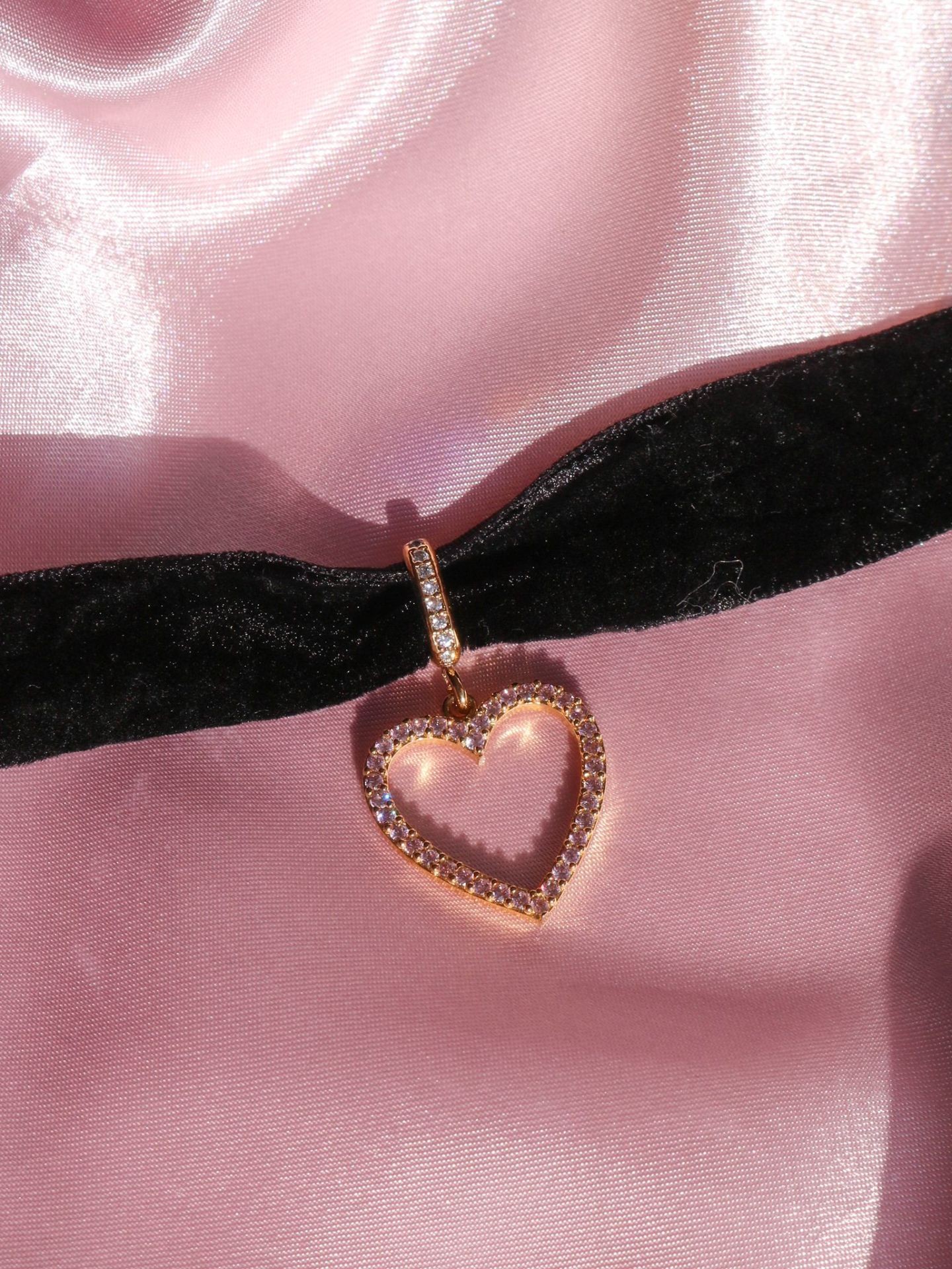 Shiny Heart Velvet Choker