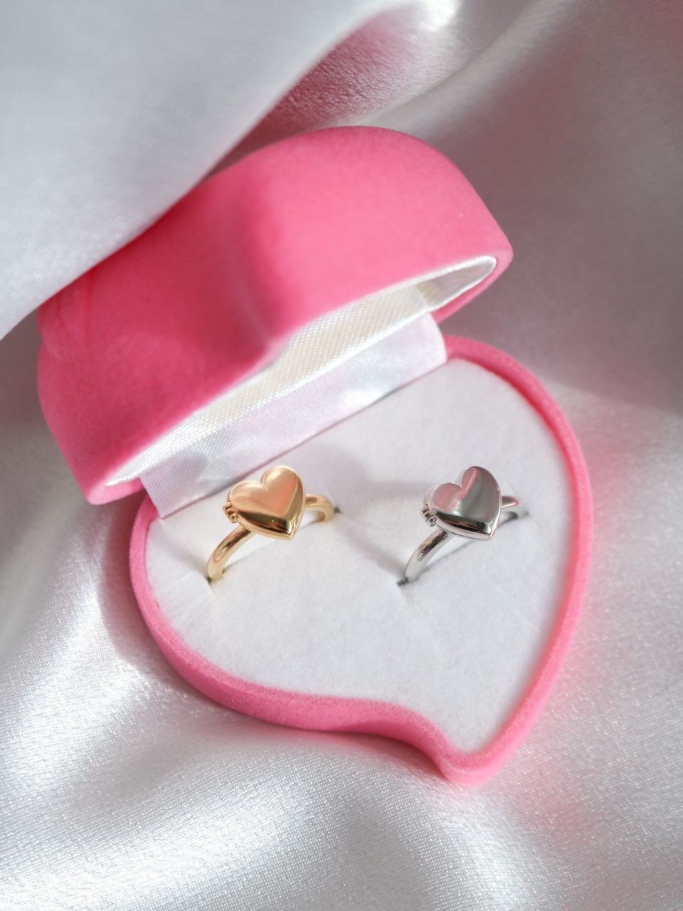 Pink Heart Shaped Couple Ring Rose Box