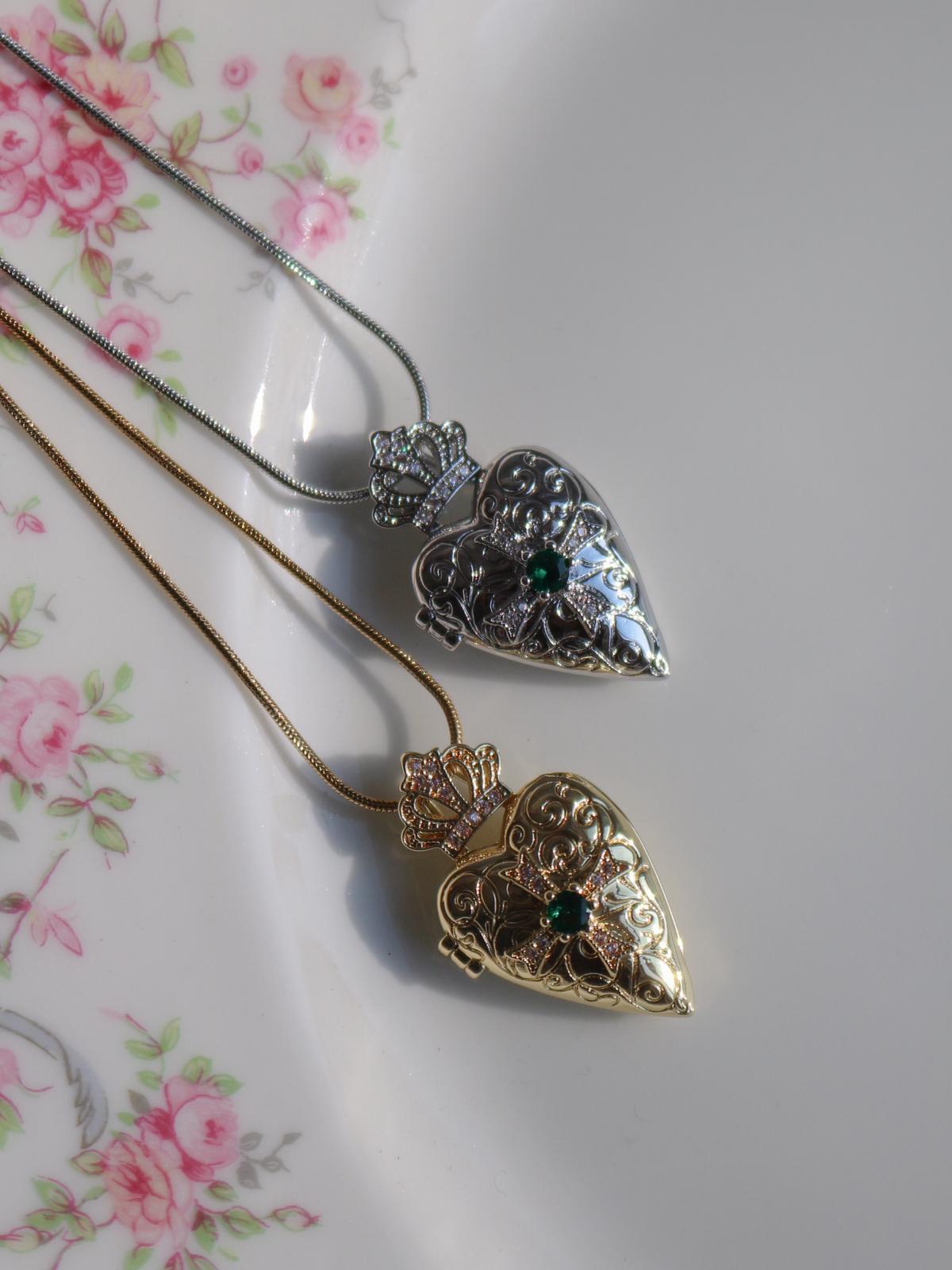 Queen’s Heart Crown Kişiye Özel Fotoğraflı Kolye