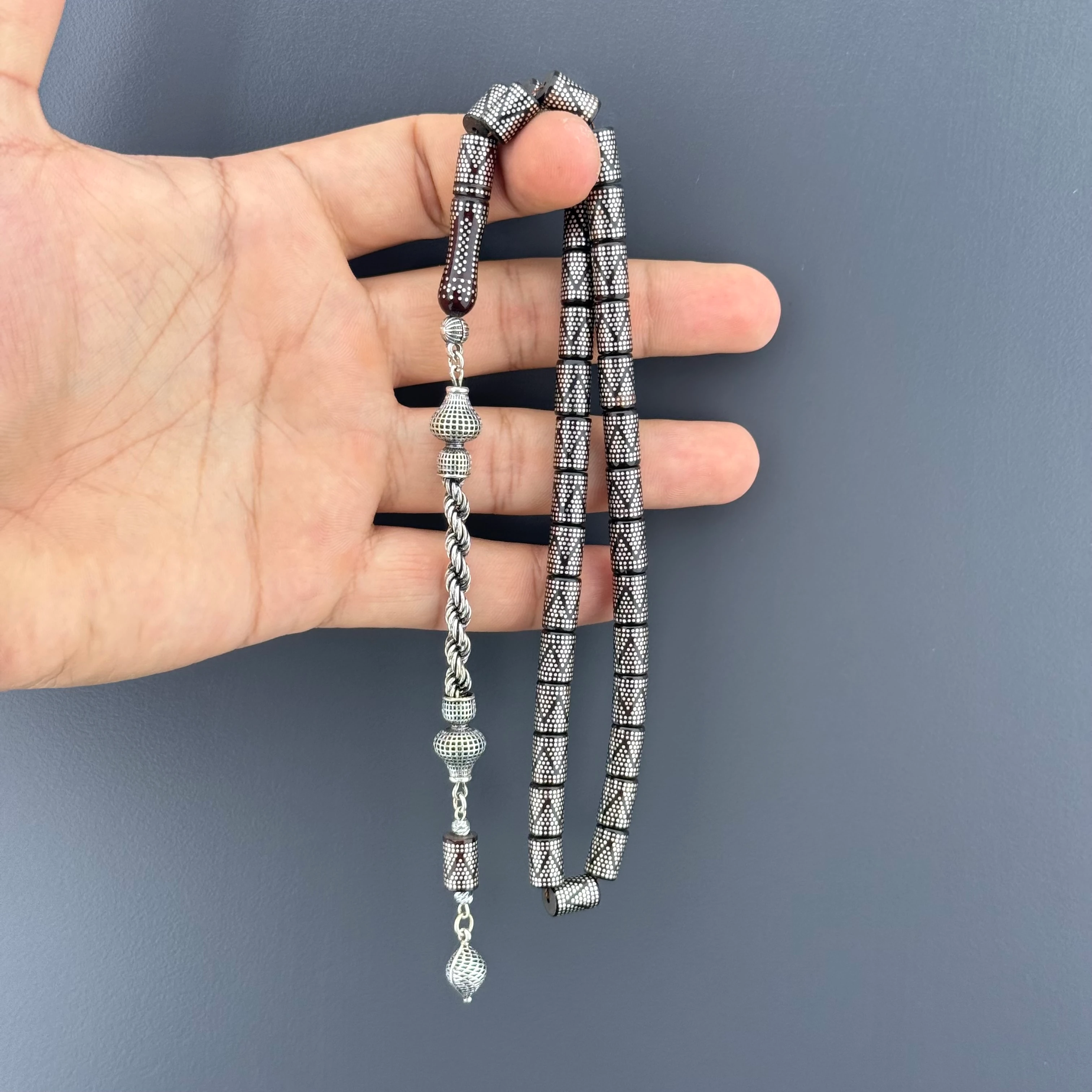 Usta İşçilikli Kuka Üzerine Gümüş Çakımlı Kesme Model Tesbih