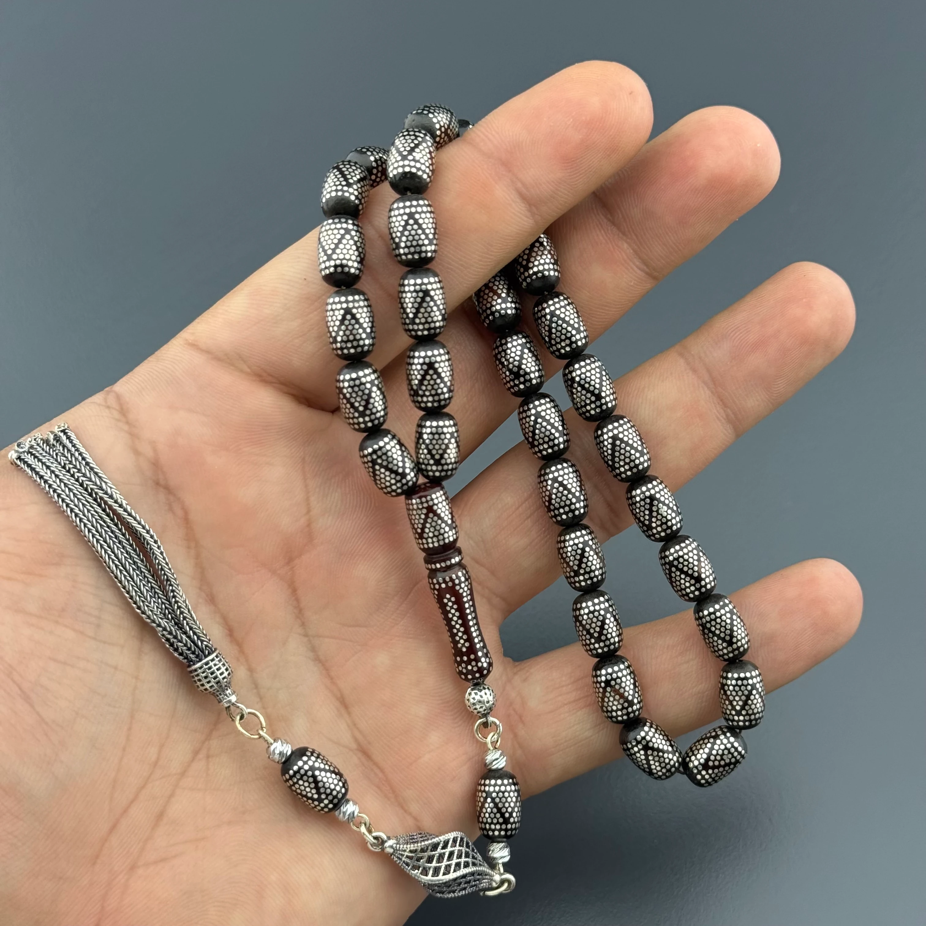 Usta İşçilikli Kuka Üzerine Gümüş Çakımlı Özel Gümüş Püsküllü Tesbih