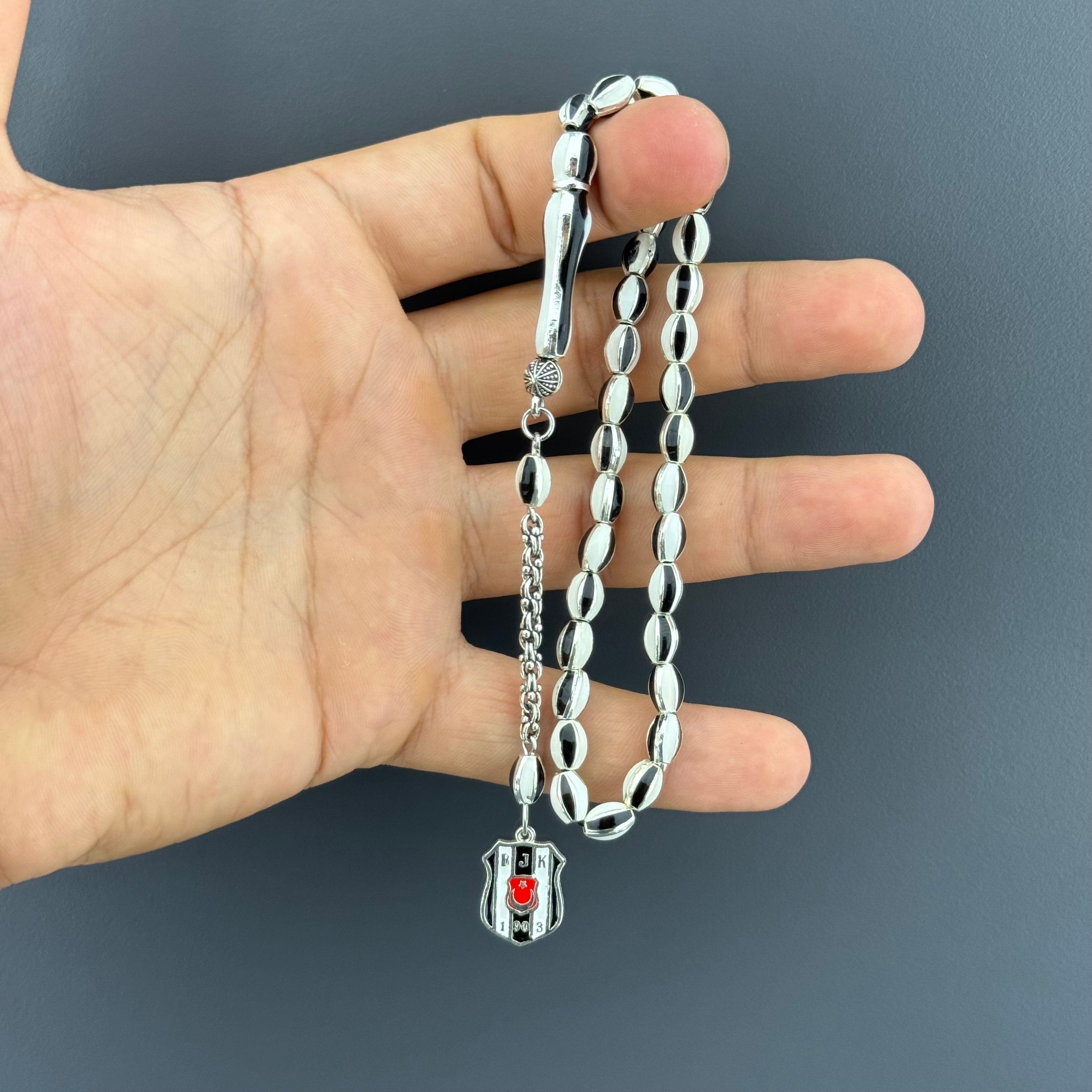 Mineli Siyah Beyaz Alpaka Püskül Amblemli Taraftar Tesbih