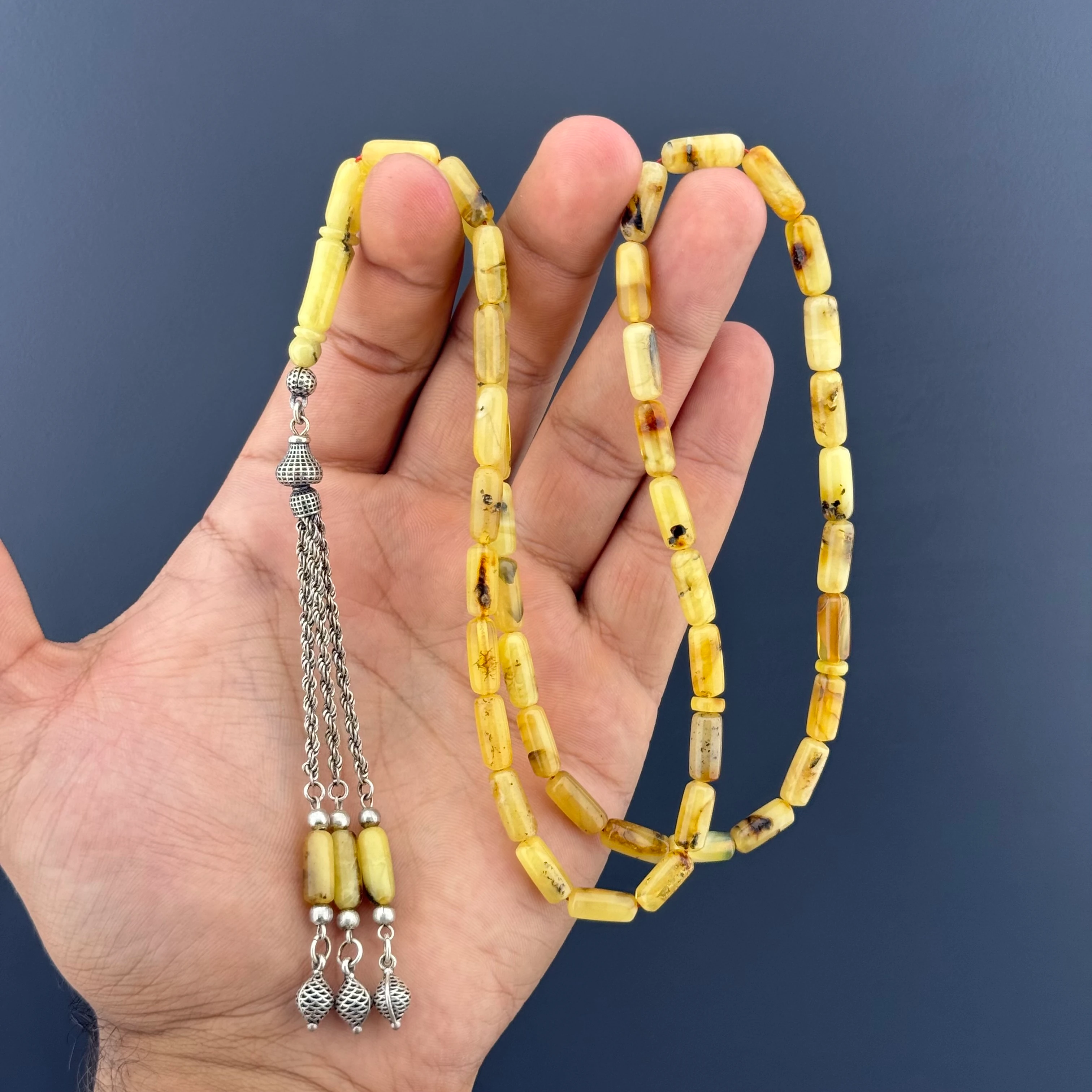 Yoğun Fosilli Gümüş Püsküllü 45lik Orjinal Damla Kehribar Tesbih