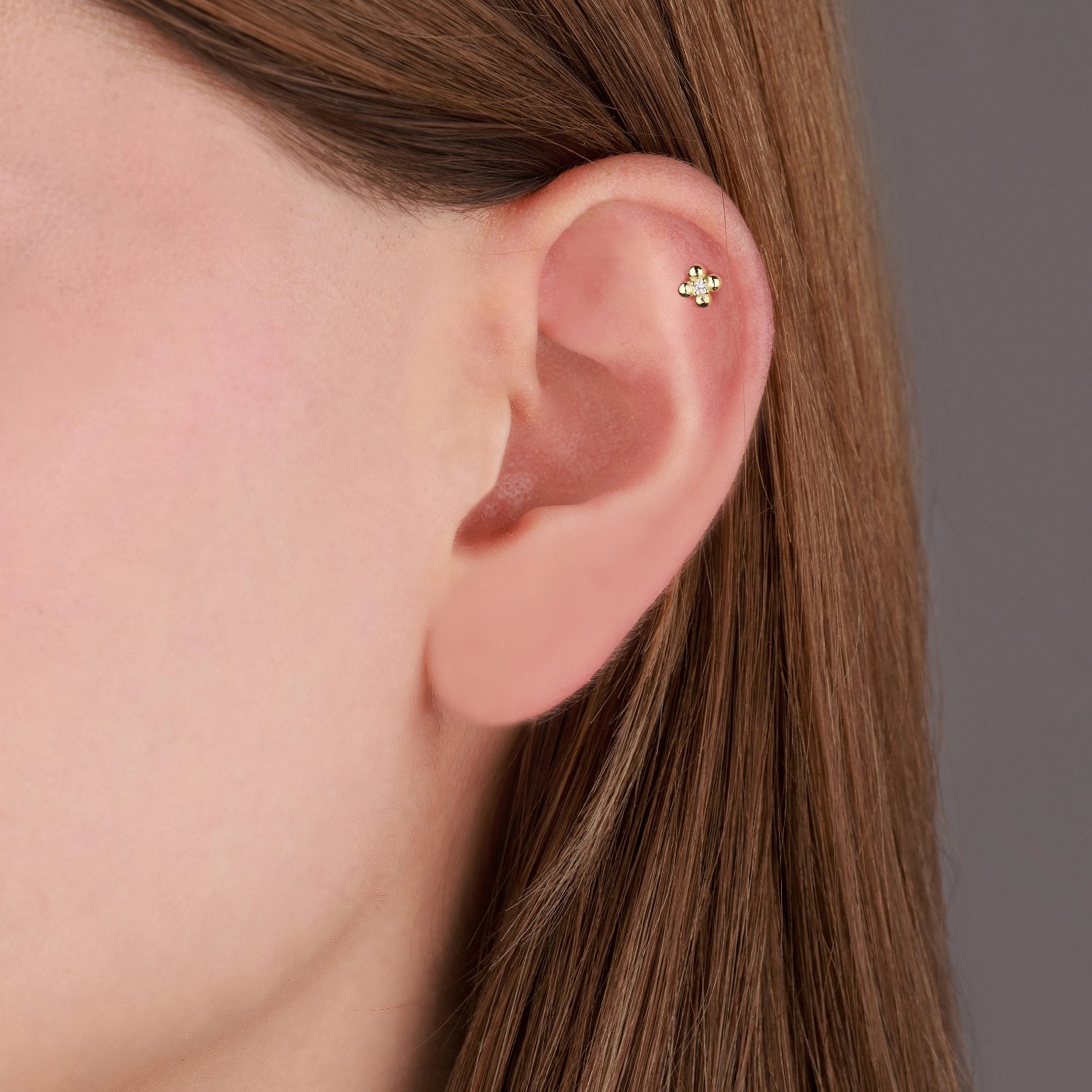 Yonca Figürlü Ortası Taşlı Tragus Küpe