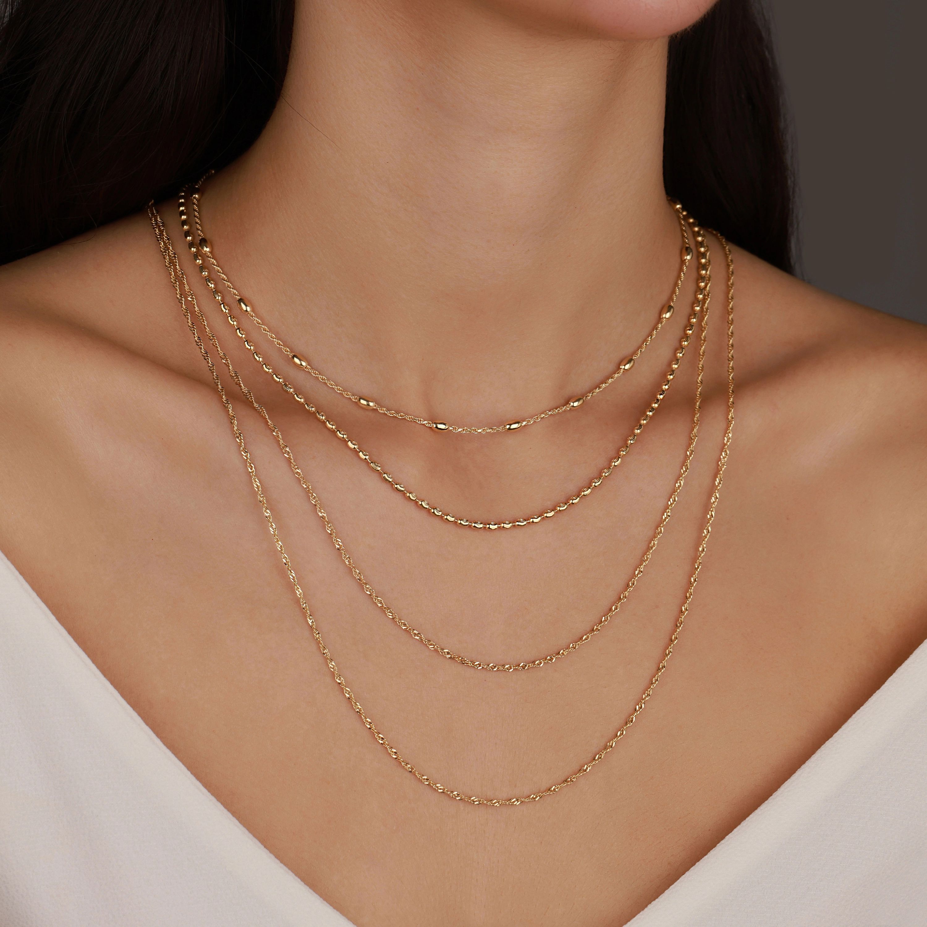Elvéra Kalın Burgu ve Oval Top Detaylı Gümüş Kolye