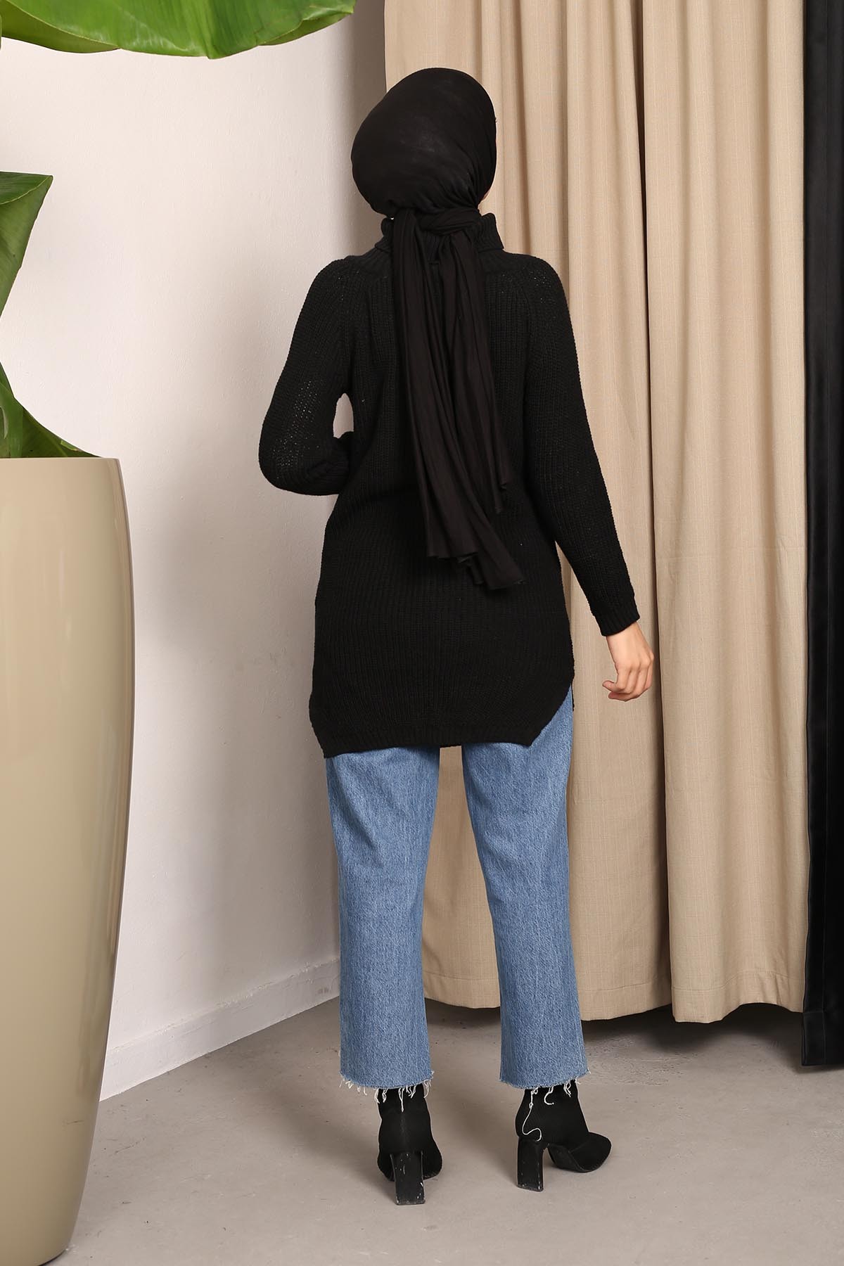  Boğazlı Yaka Yırtmaçlı Triko kazak