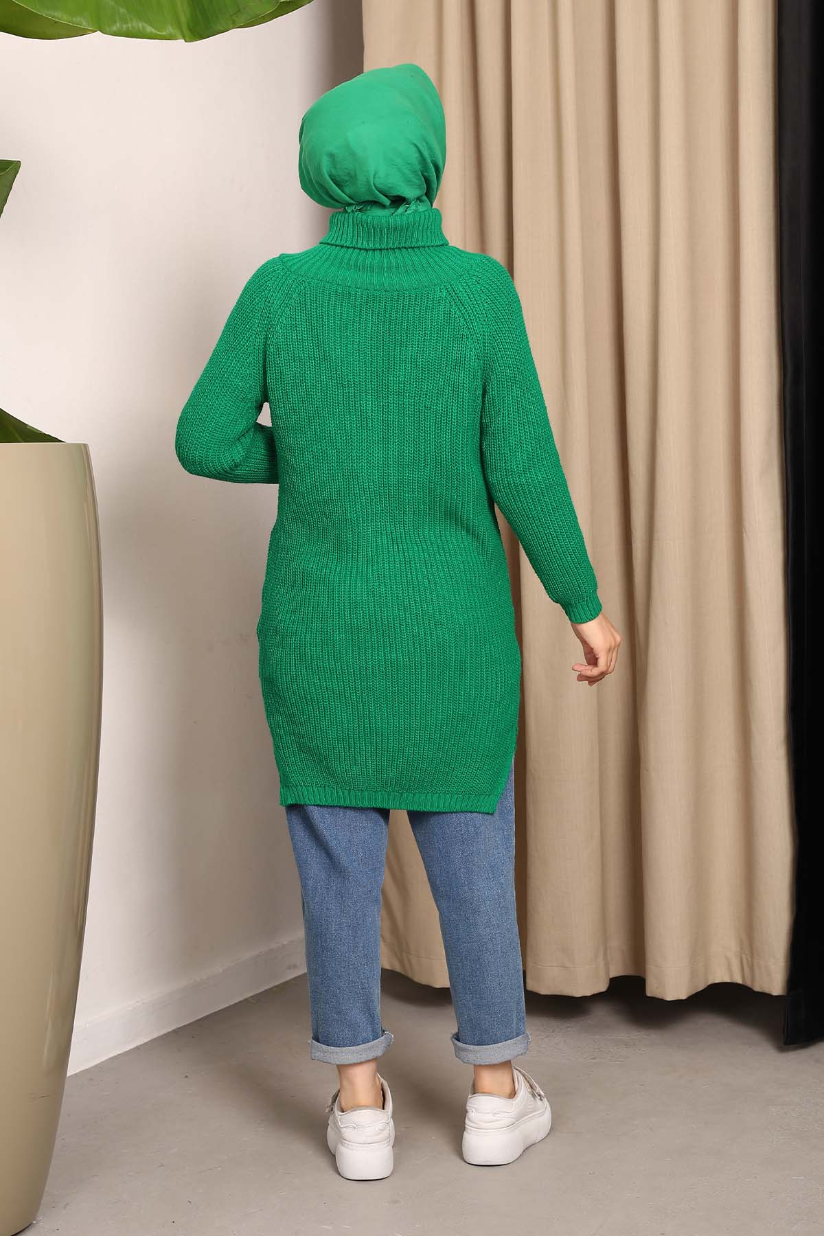  Boğazlı Yaka Yırtmaçlı Triko kazak