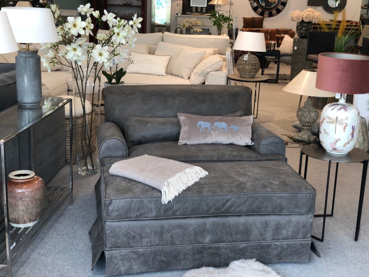 Windsor Loveseat