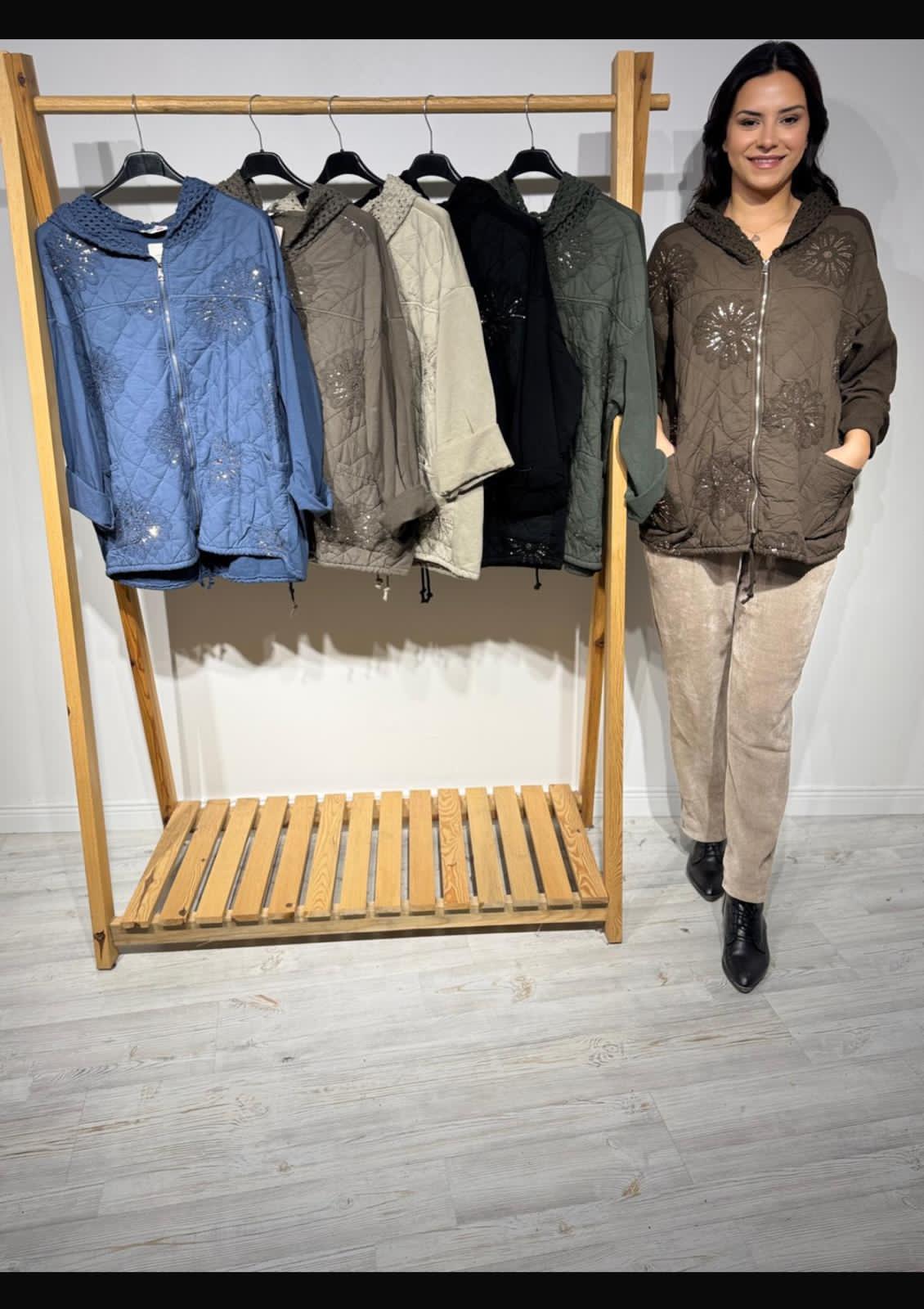 Payet Detaylı Kapitone Kapüşonlu Ceket