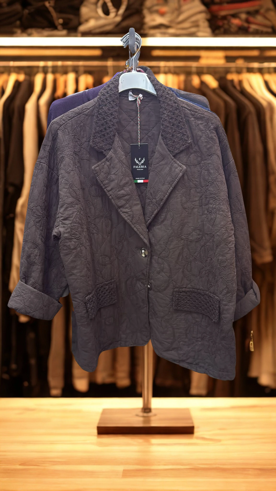 İtalyan Örgü Yaka Nakışlı Kapitone Ceket 