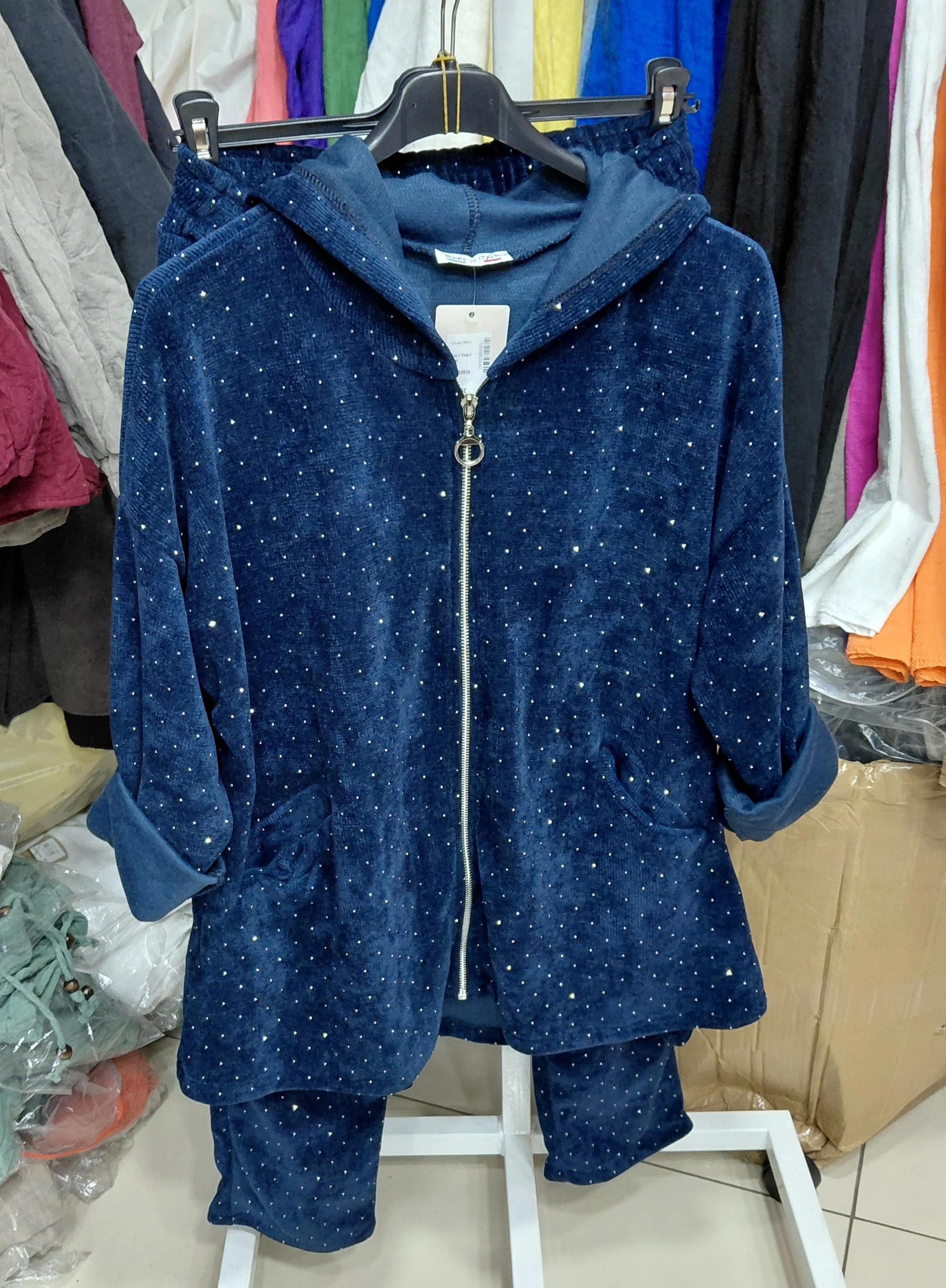 Parlak Taşlı Kadife Takım