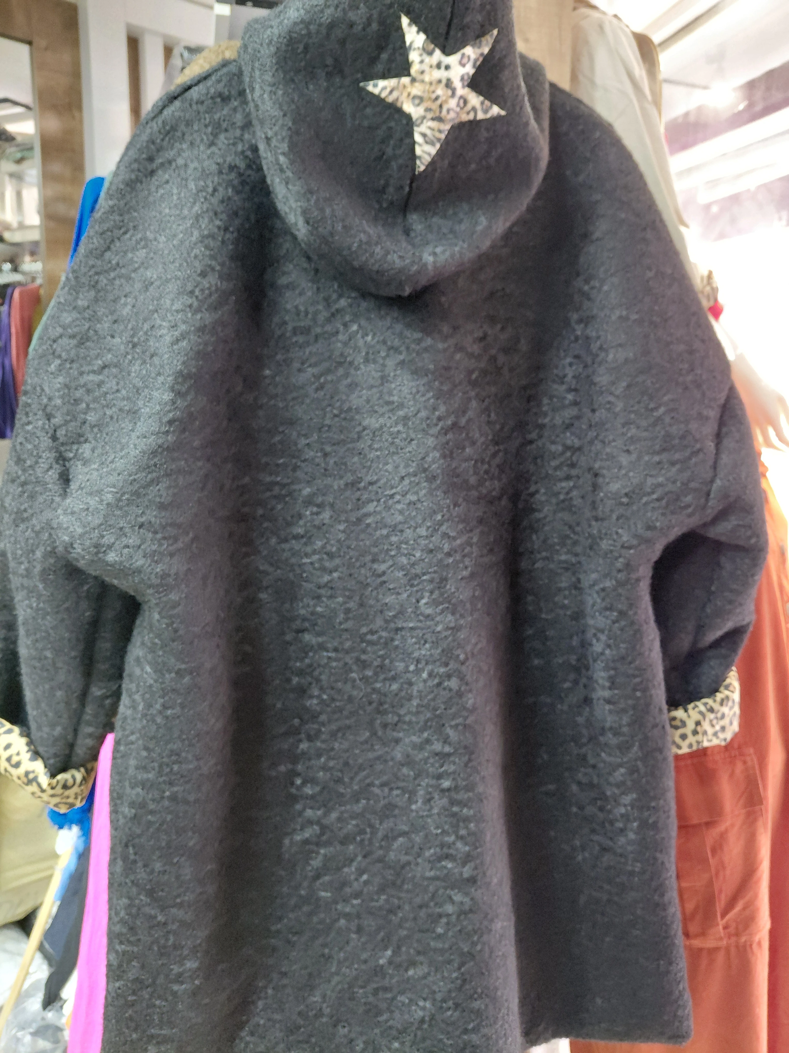 Keçe İçi Leoparlı Kaban