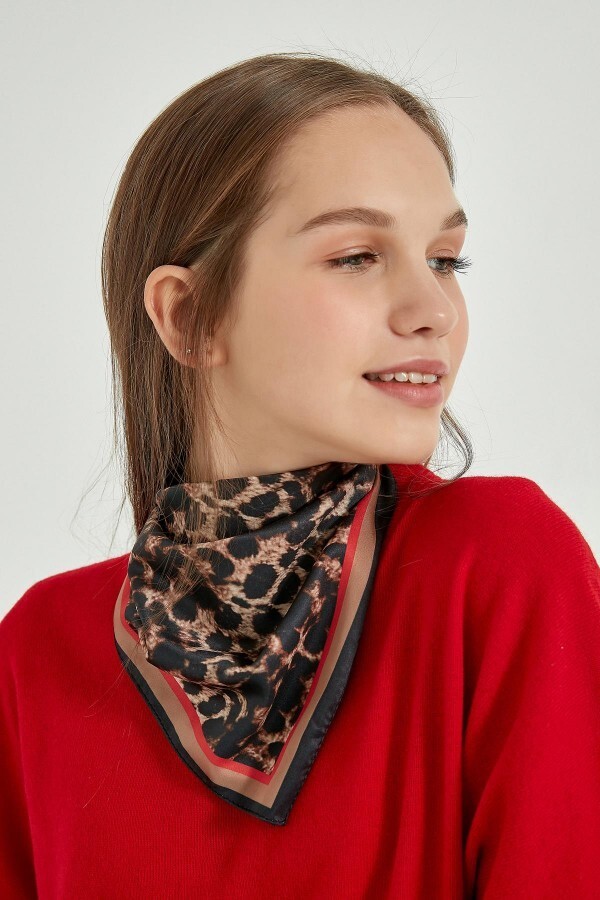 Siyah Kenarlıklı Leopar Bandana Fular