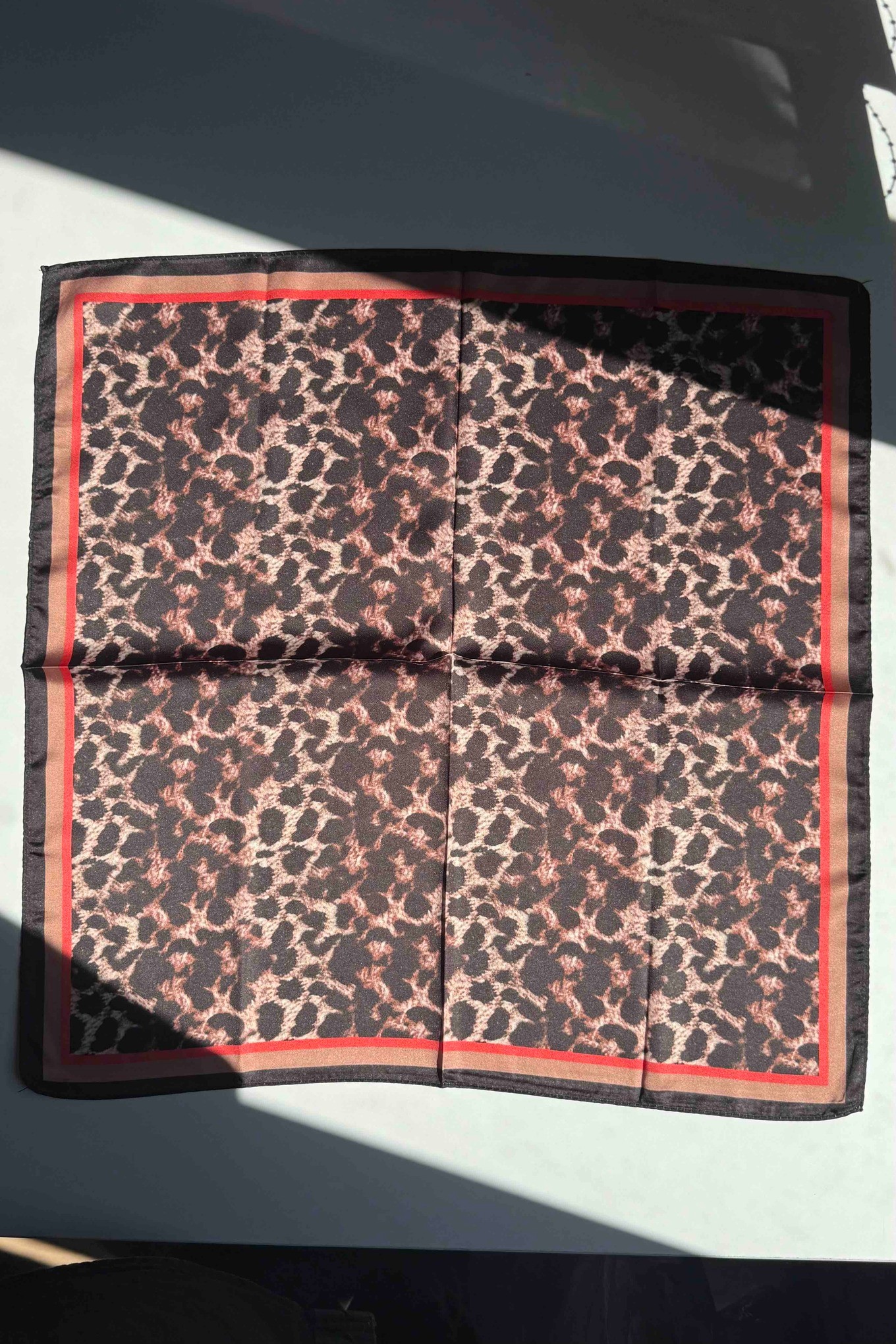 Siyah Kenarlıklı Leopar Bandana Fular