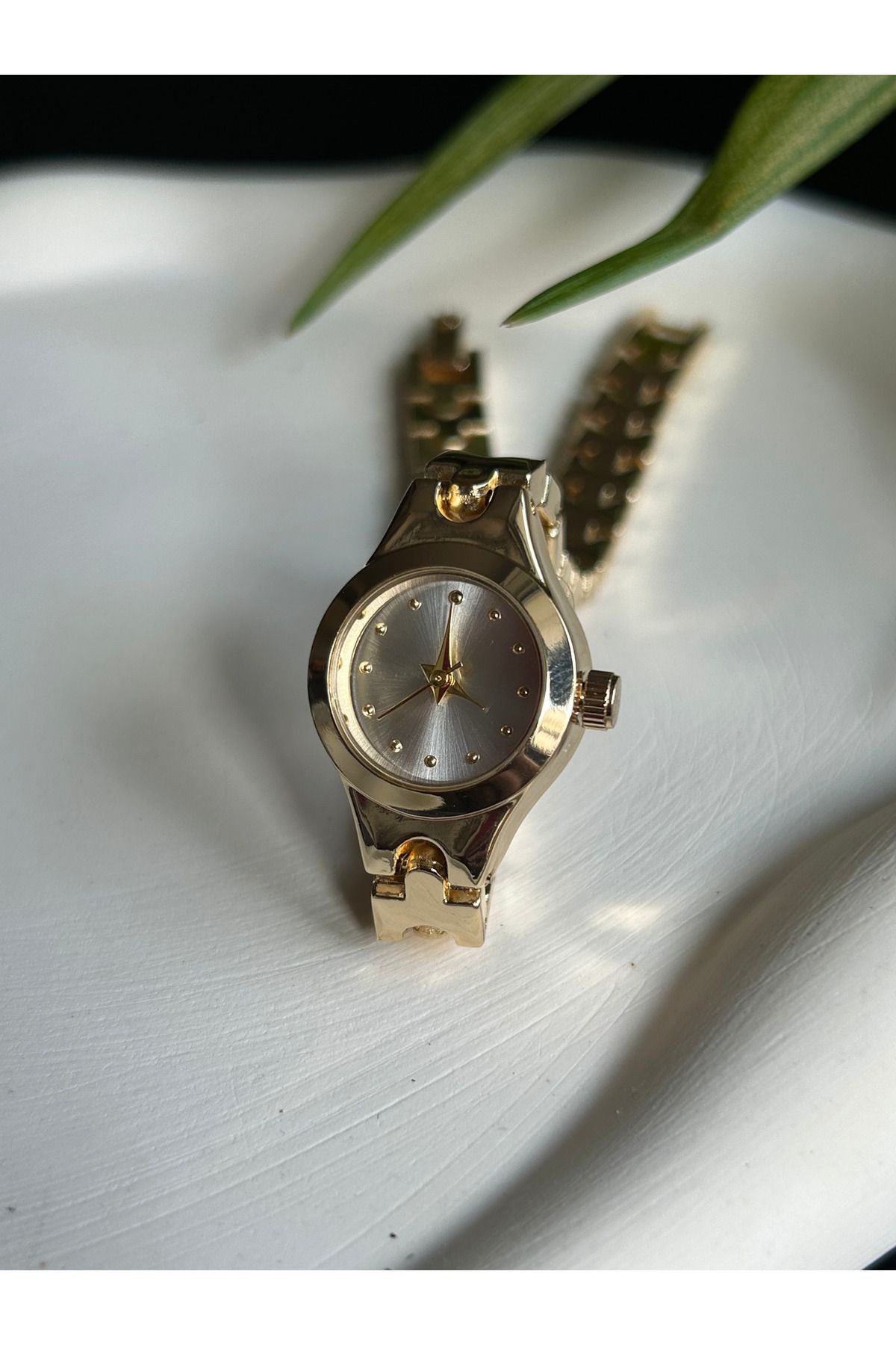 Elisa Minimal Gold Vintage Kadın Kol Saati