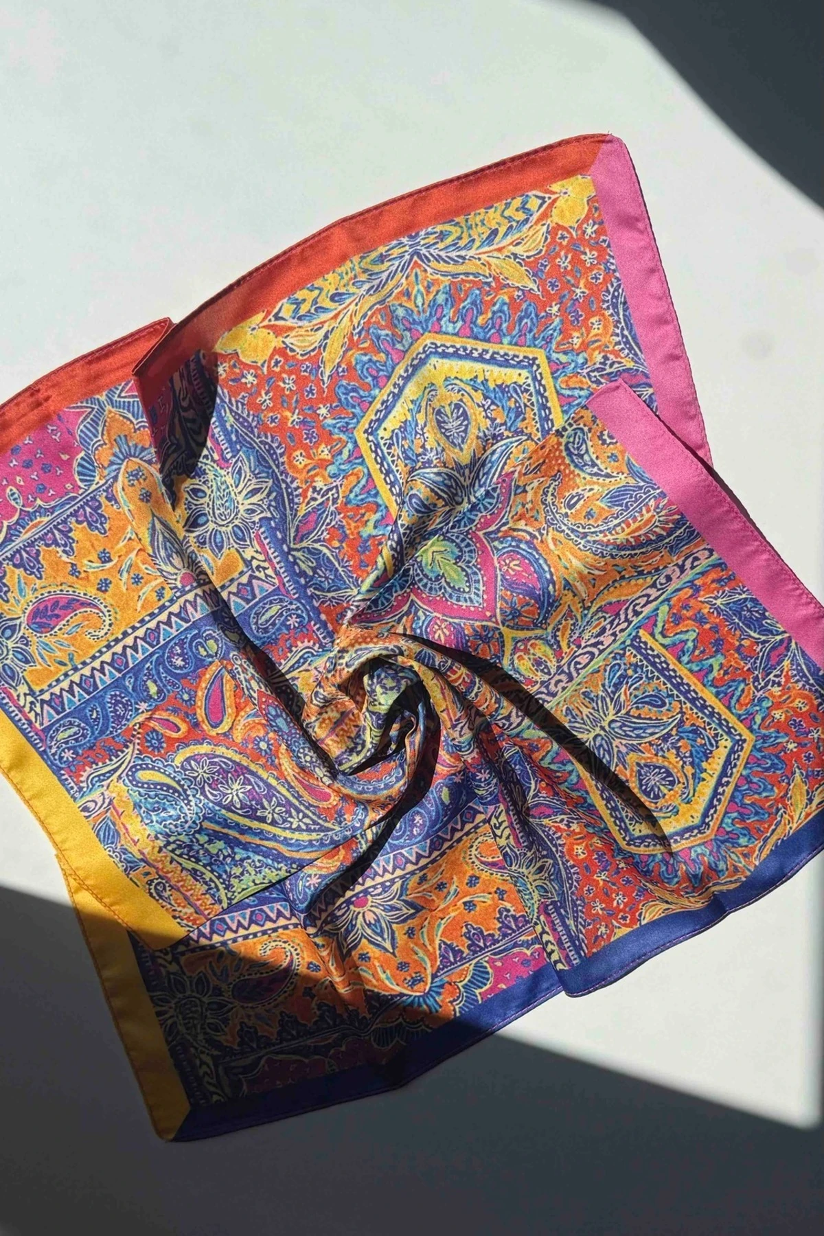 Desenli Kırmızı Fular - çok renkli- etnik