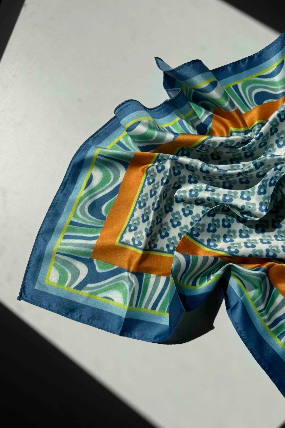 Desenli Kırmızı Fular