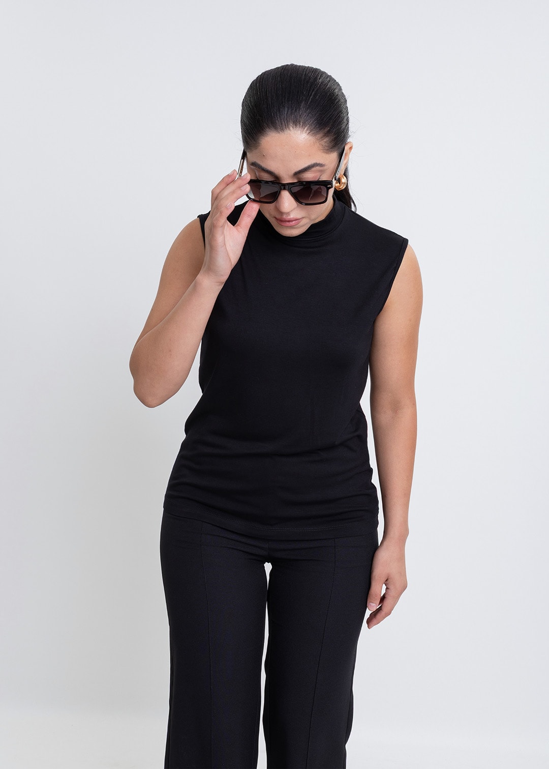 Revna Atelier Soft Yarım Balıkçı Kolsuz Siyah Bluz İçlik