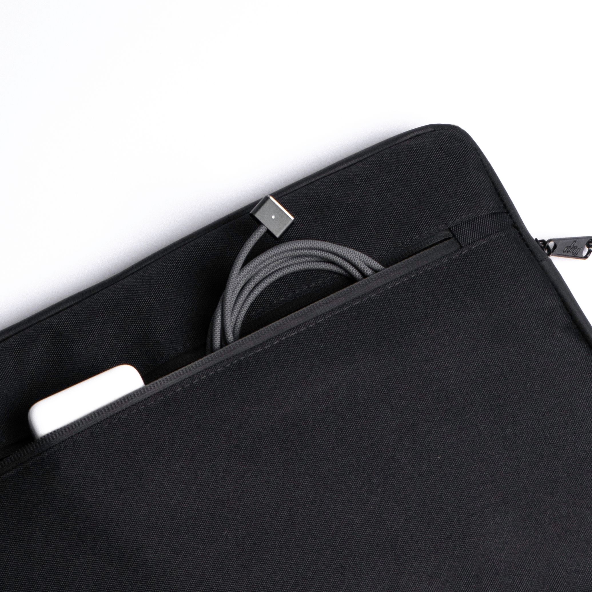 MUGO Edge Laptop Kılıfı 16"