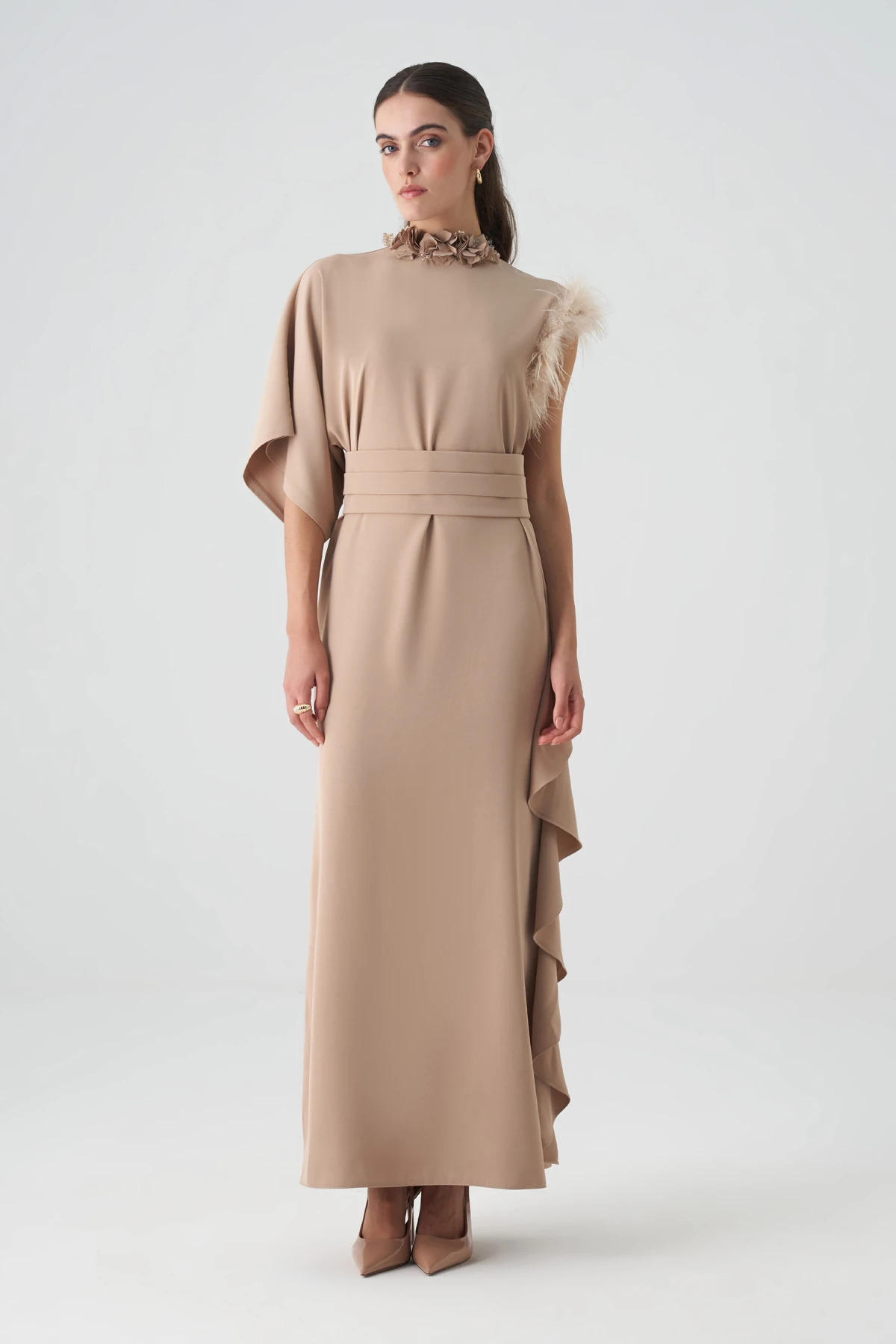 Asimetrik kolu tüylü elbise EL-4368