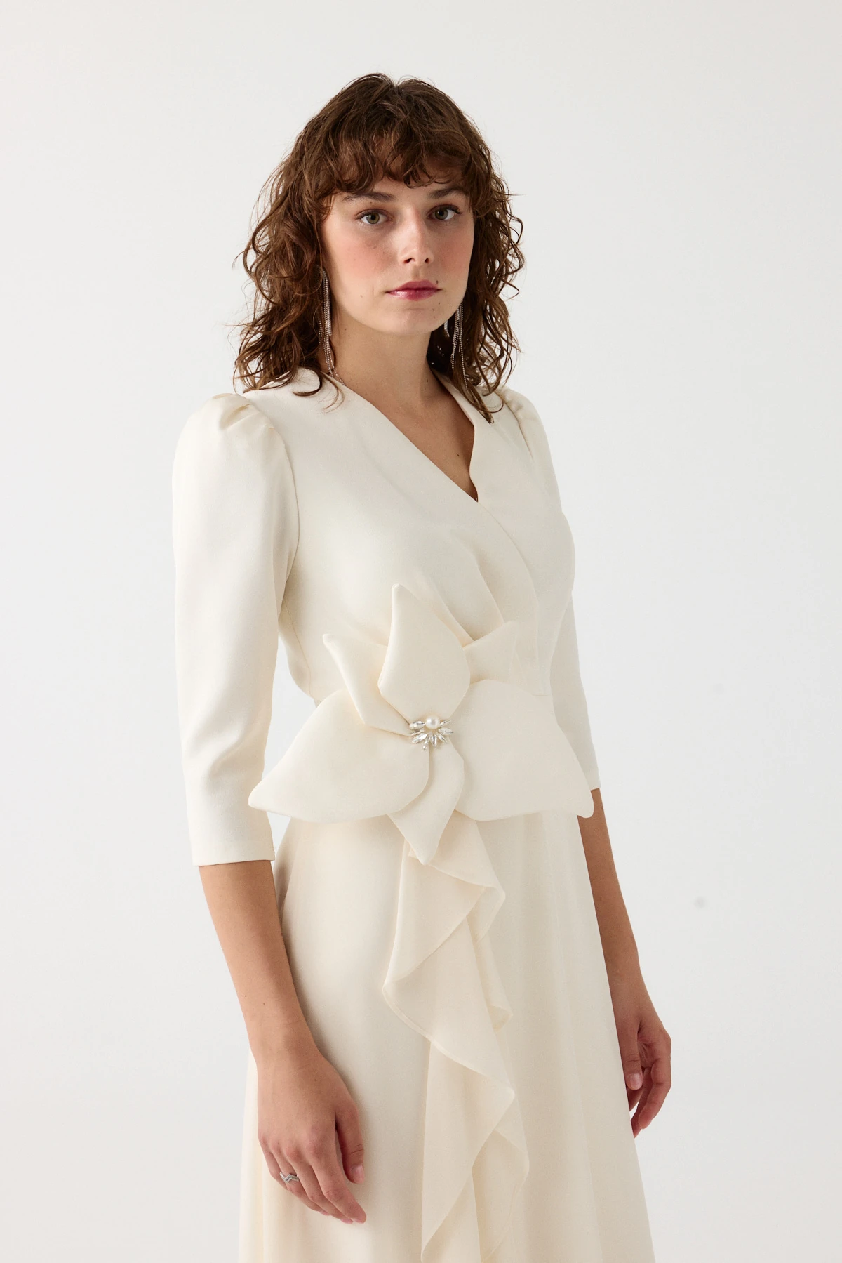 Çiçek aksesuarlı şık elbise EL-4361