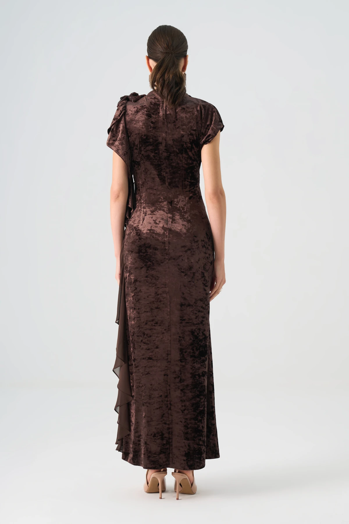 Volan detaylı çiçek aksesuarlı janjan kadife elbise EL-4438