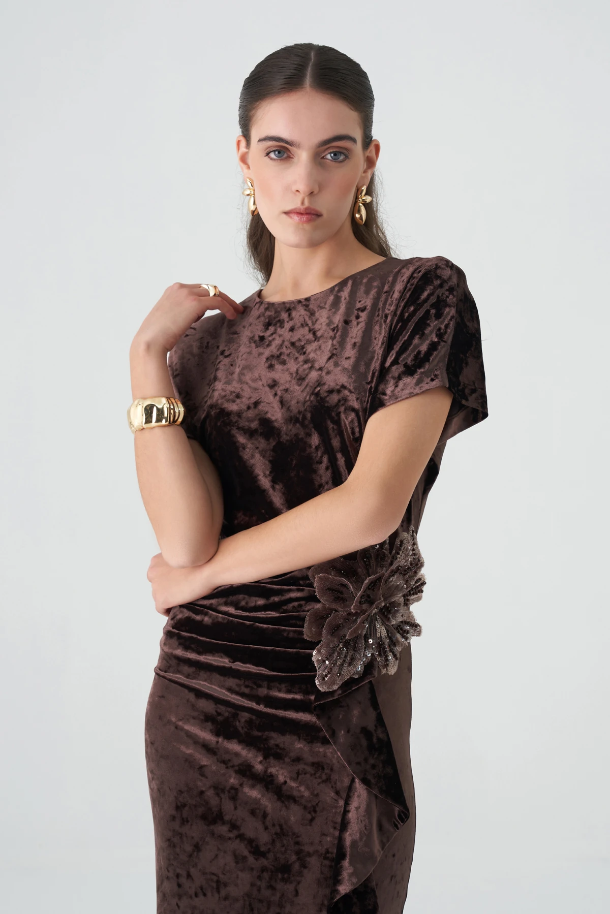 Düşük kollu volanlı kadife elbise EL-4442