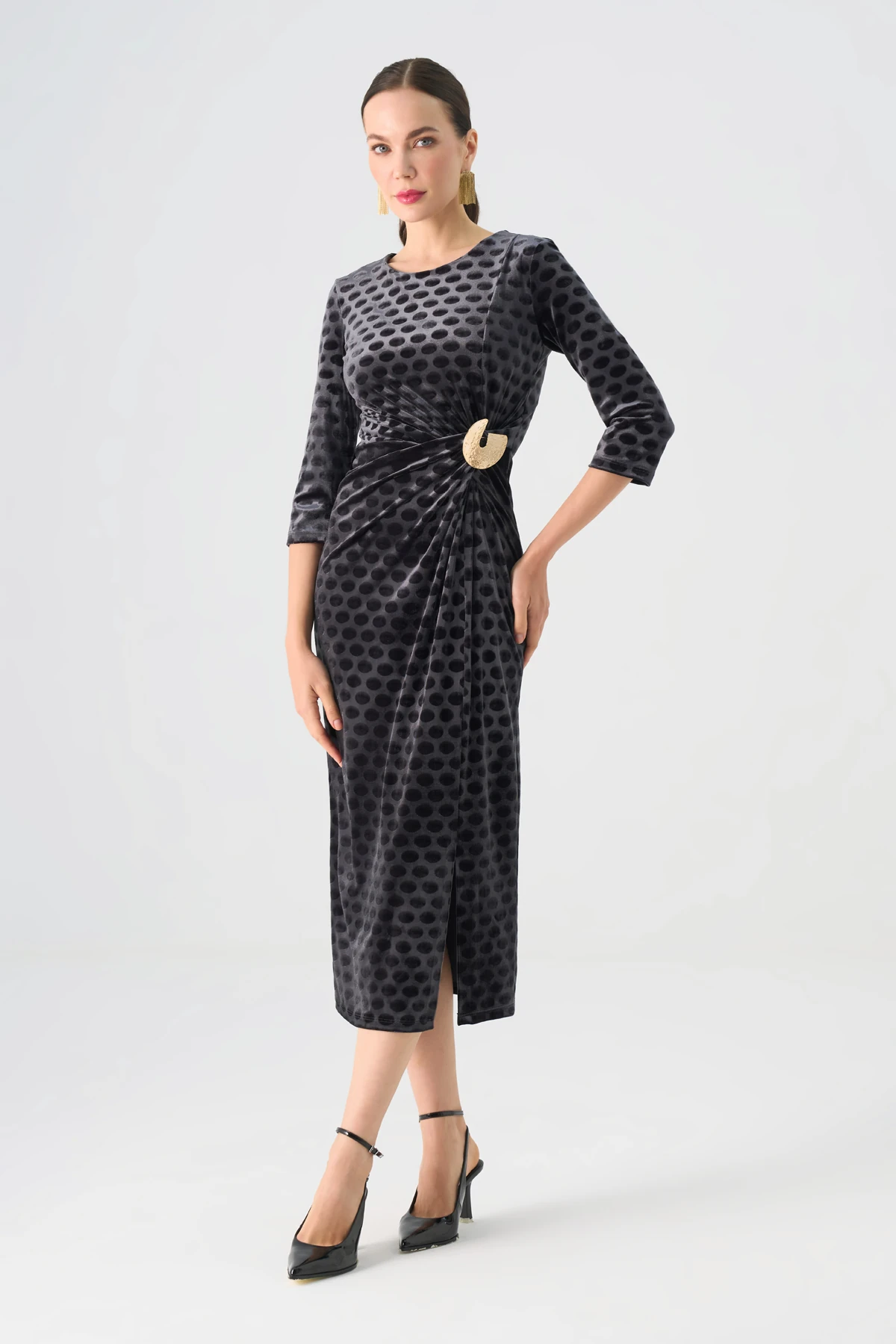 Bel büzgü detaylı gold aksesuarlı desenli kadife elbise EL-4436