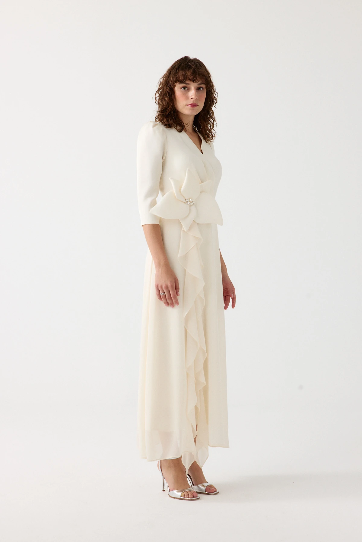 Çiçek aksesuarlı şık elbise EL-4361