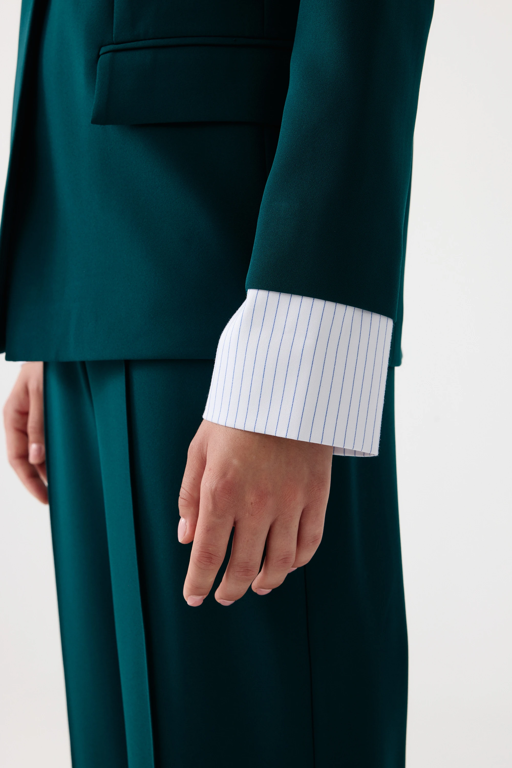 Çizgi garnili metal aksesuarlı takım EL-2707